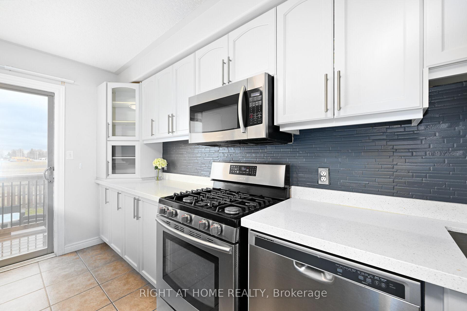 Photo 10 of 27 Turquoise Drive, Hamilton, Allison — HOMEH