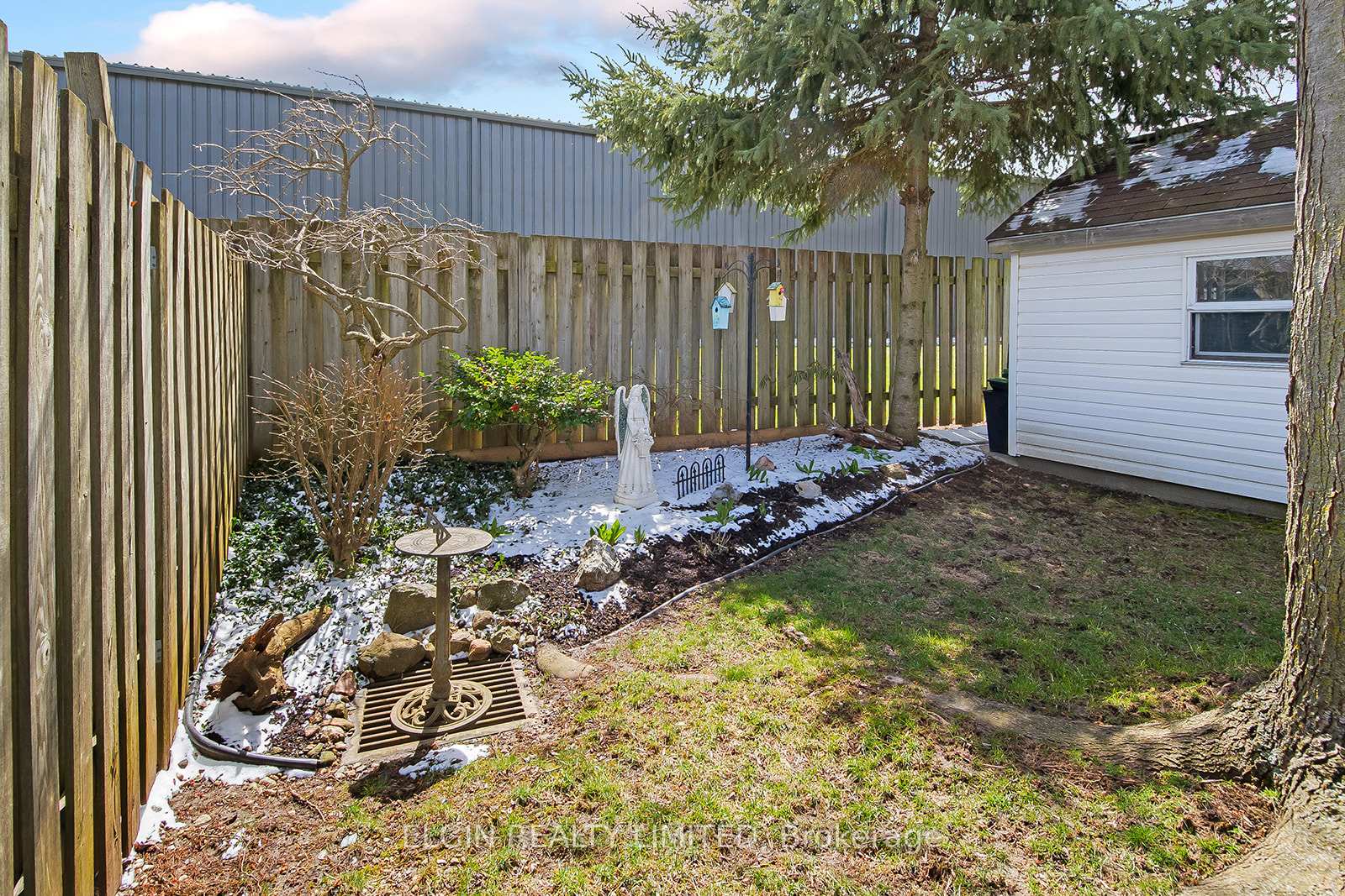 Photo 10 of 61 Edward Street, St. Thomas — HOMEH