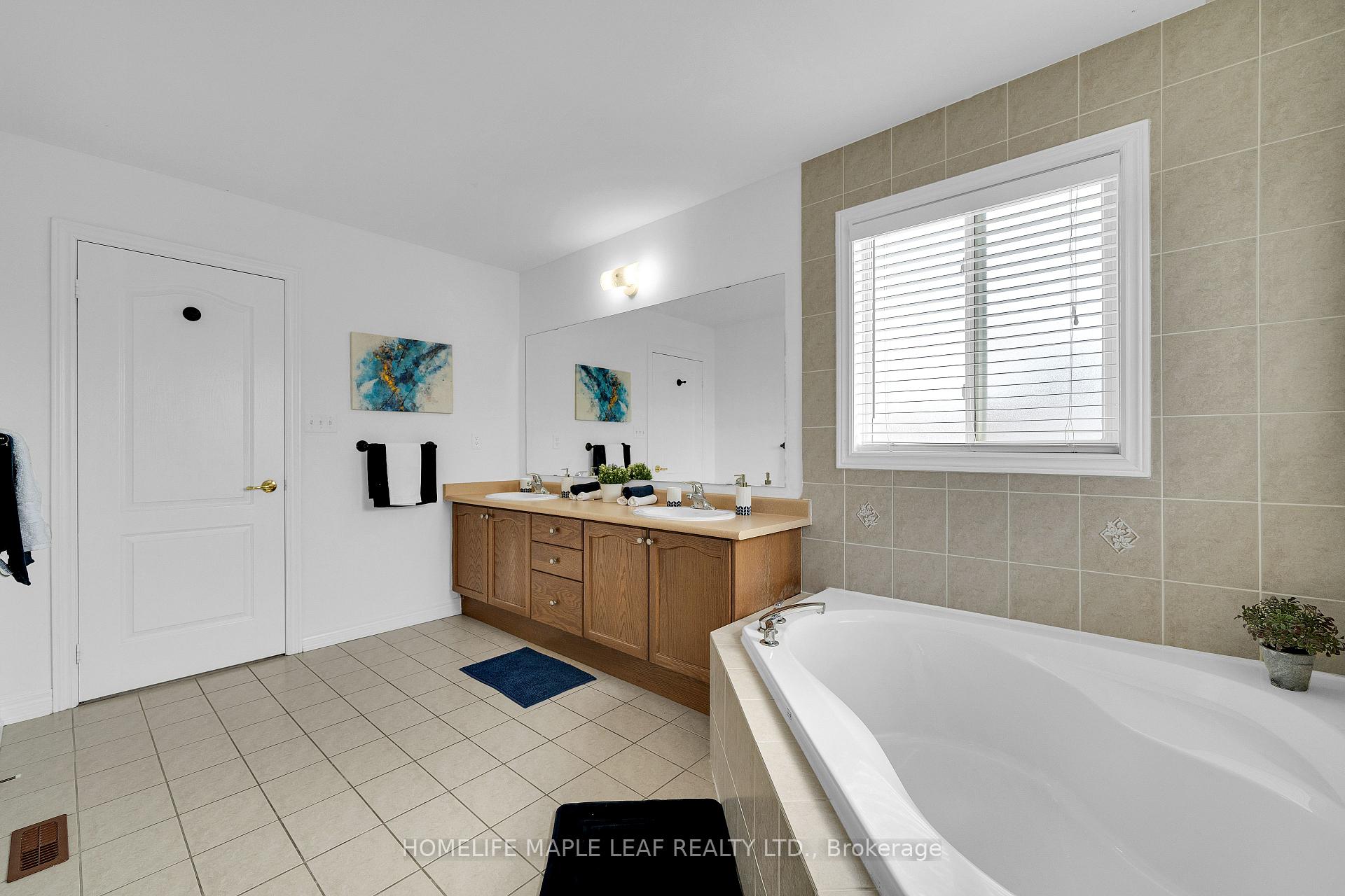 Photo 66 of 33 Honeybee Drive, Brampton, Sandringham-Wellington — HOMEH
