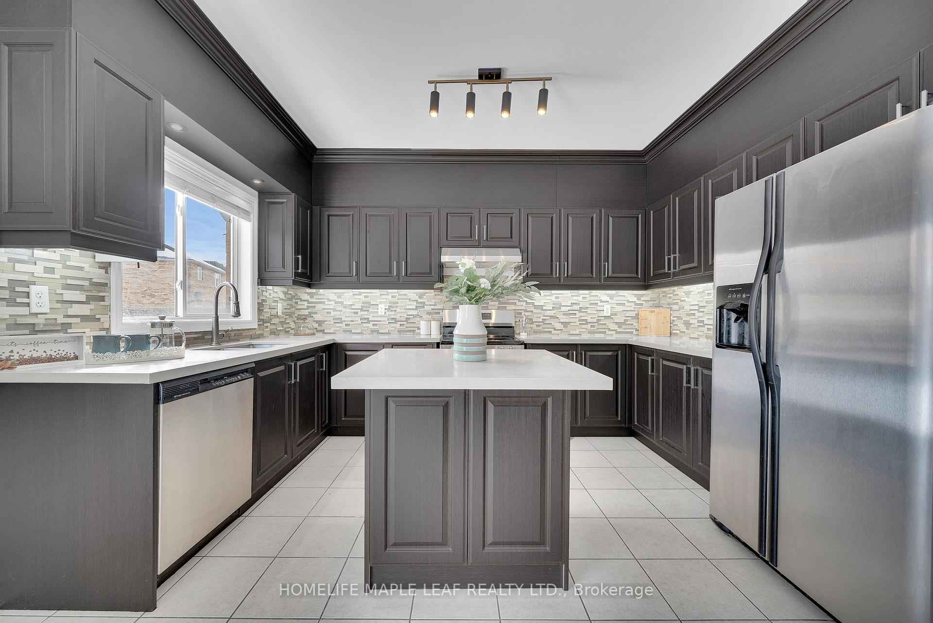 Photo 32 of 33 Honeybee Drive, Brampton, Sandringham-Wellington — HOMEH