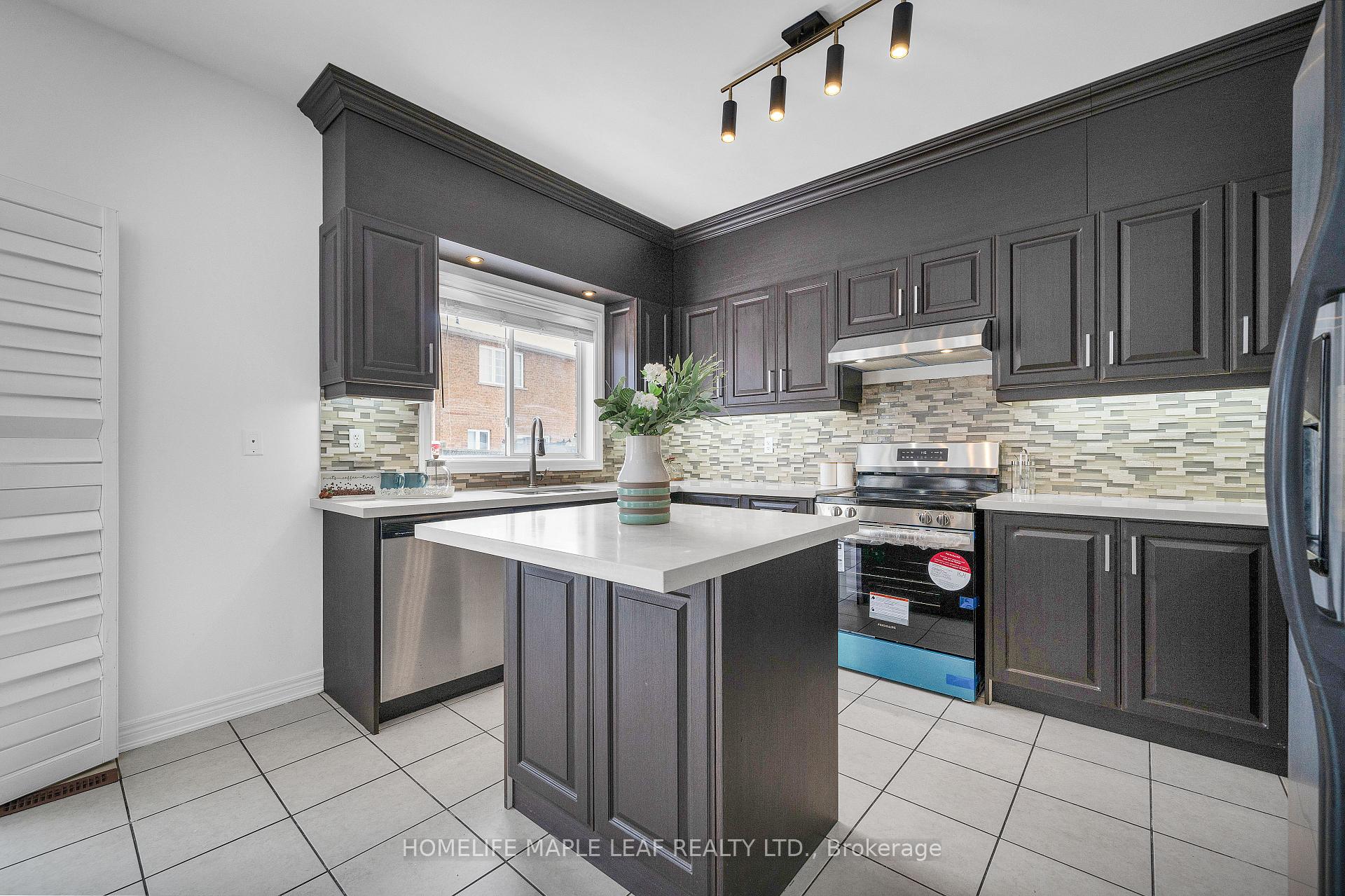 Photo 33 of 33 Honeybee Drive, Brampton, Sandringham-Wellington — HOMEH
