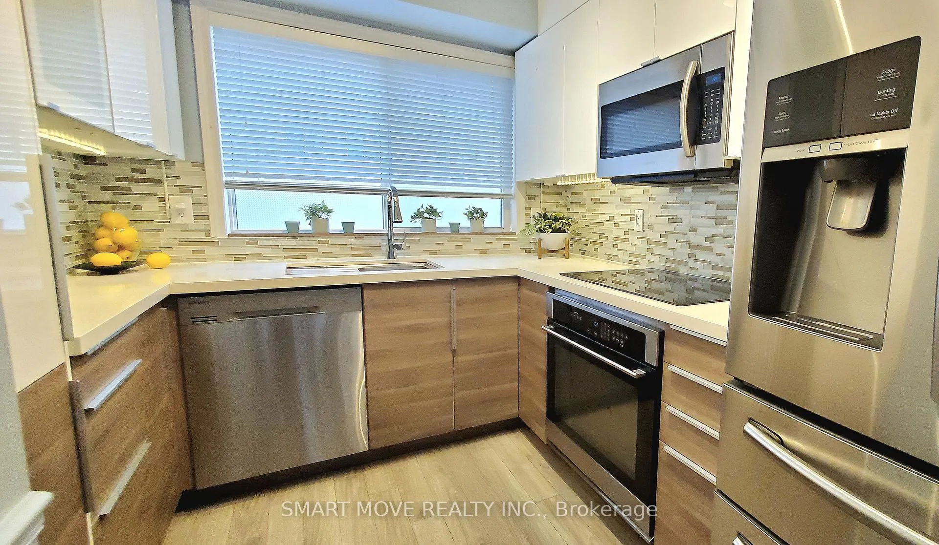 Photo 5 of Unit TH 25, 21 Replin Road, Toronto, Englemount-Lawrence — HOMEH