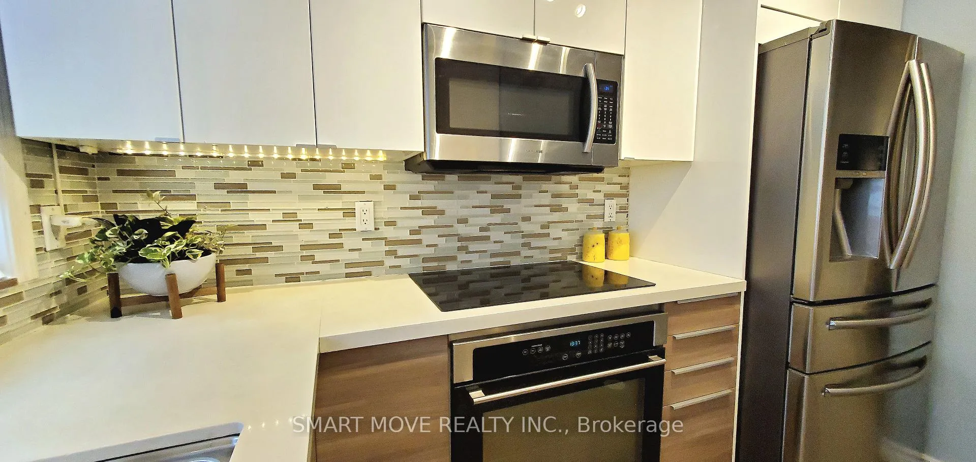 Photo 6 of Unit TH 25, 21 Replin Road, Toronto, Englemount-Lawrence — HOMEH