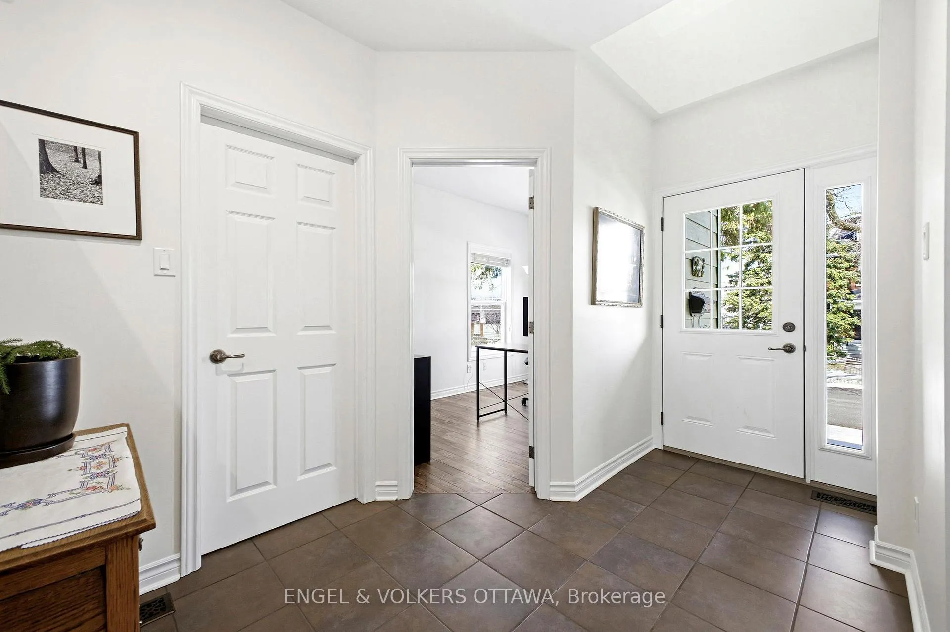Photo 4 of 72 Smirle Avenue, Ottawa, Ottawa West — HOMEH