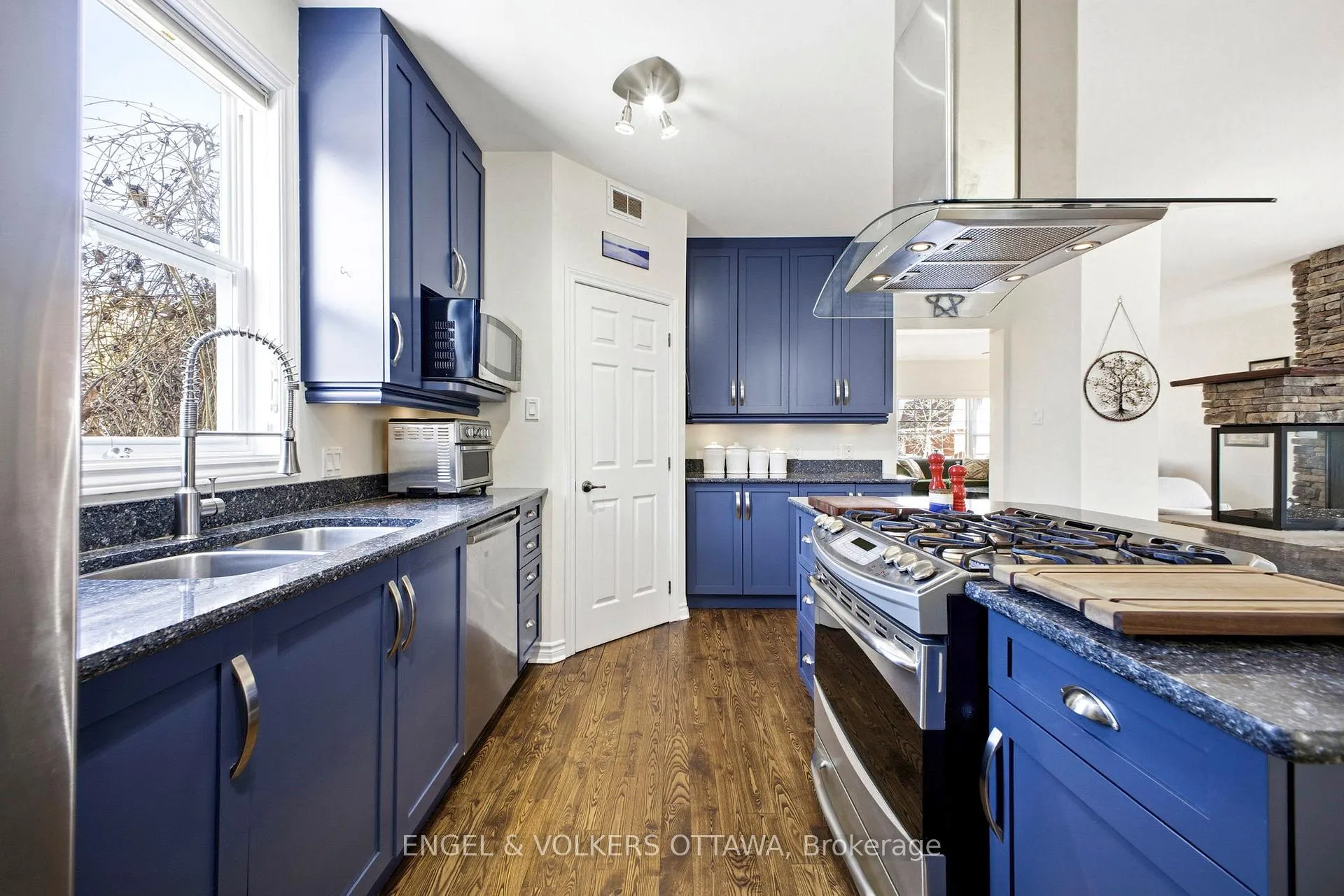 Photo 11 of 72 Smirle Avenue, Ottawa, Ottawa West — HOMEH