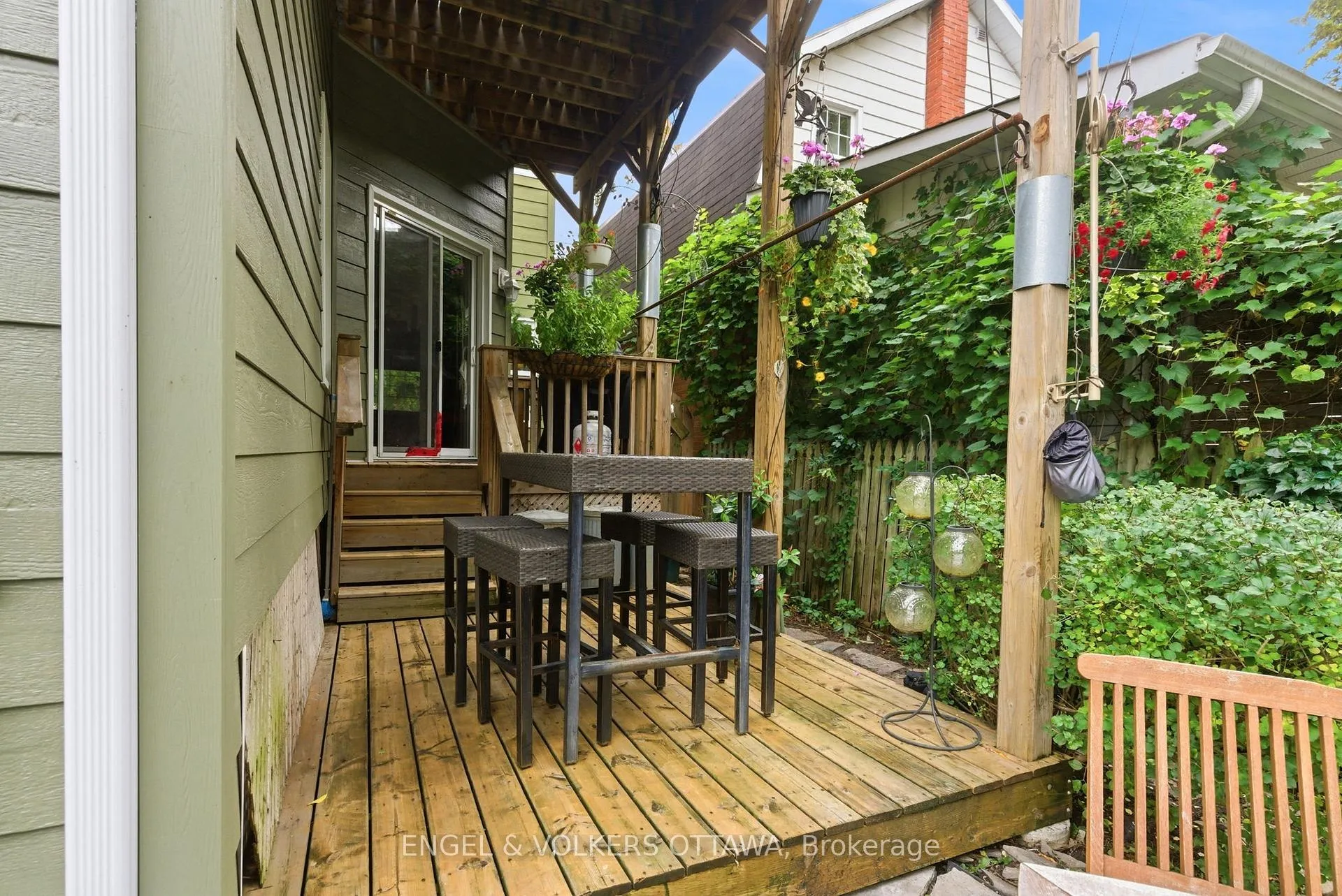 Photo 15 of 72 Smirle Avenue, Ottawa, Ottawa West — HOMEH