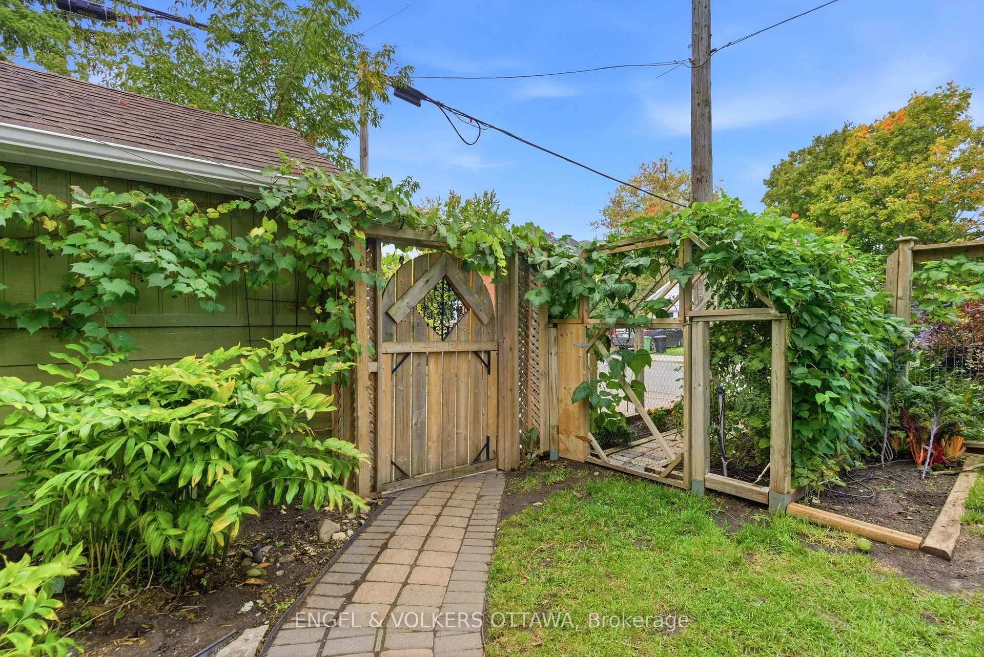 Photo 38 of 72 Smirle Avenue, Ottawa, Ottawa West — HOMEH