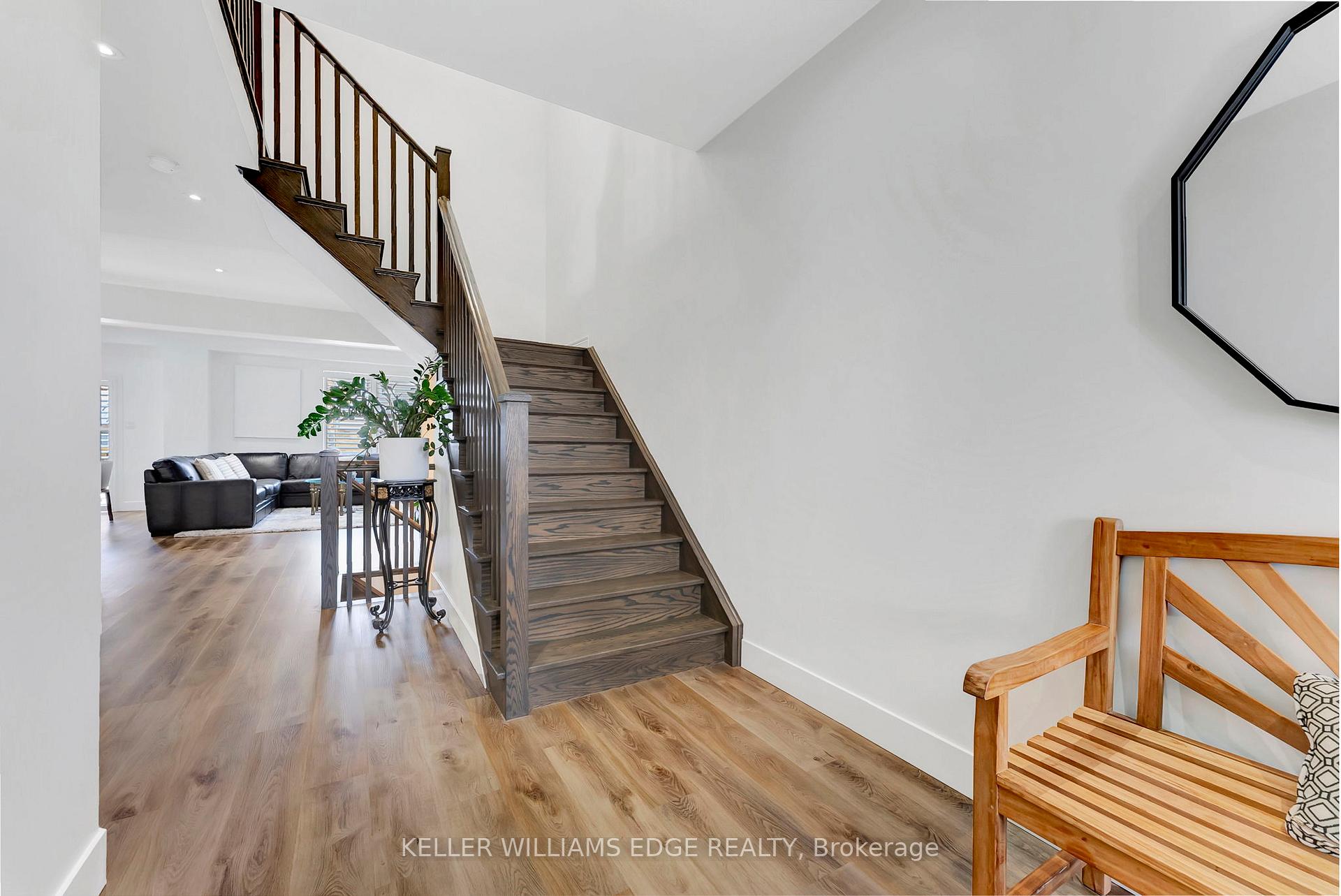 Photo 4 of 221 Echovalley Drive, Hamilton, Stoney Creek Mountain — HOMEH