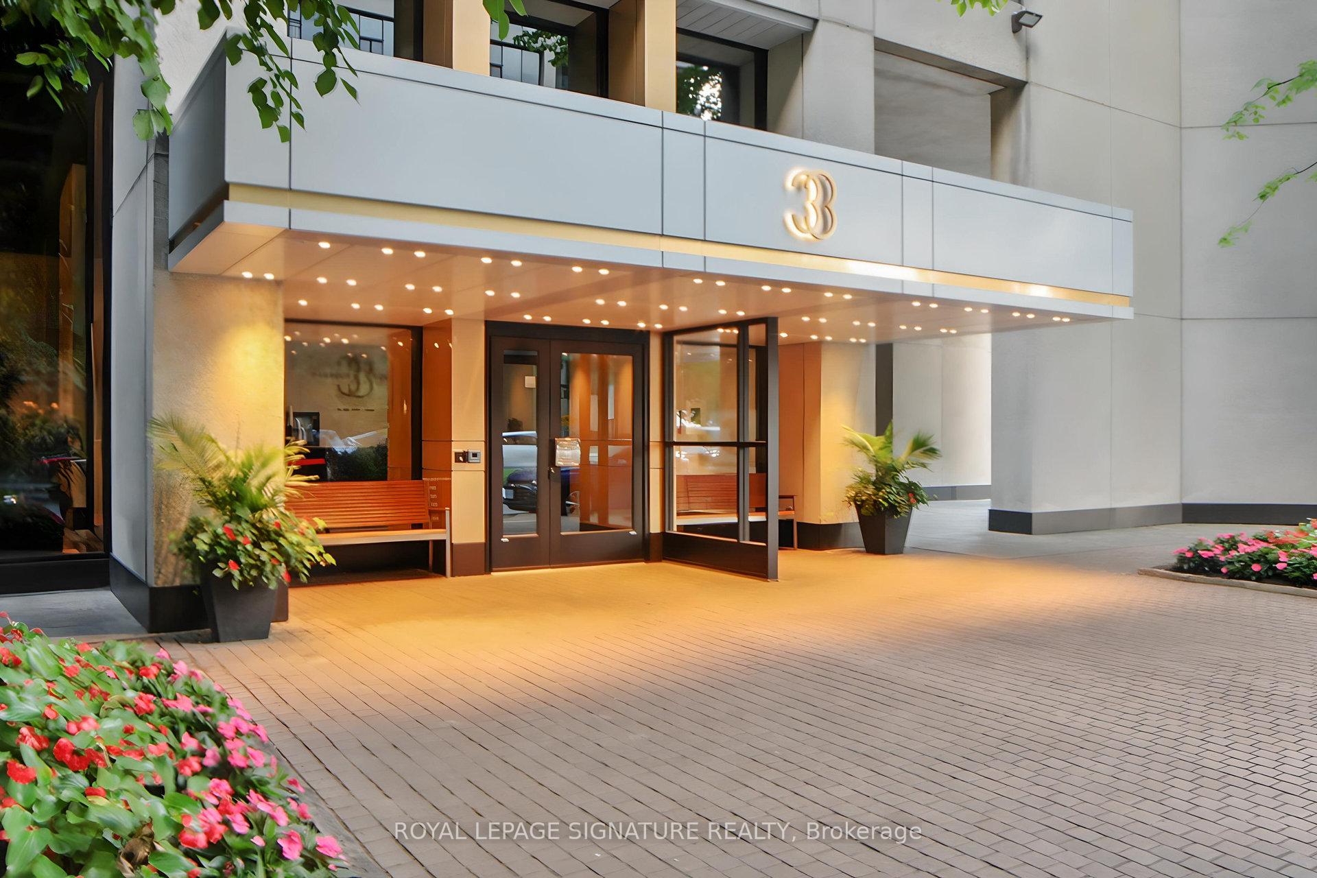 Front of Unit 1630, 33 Harbour Square