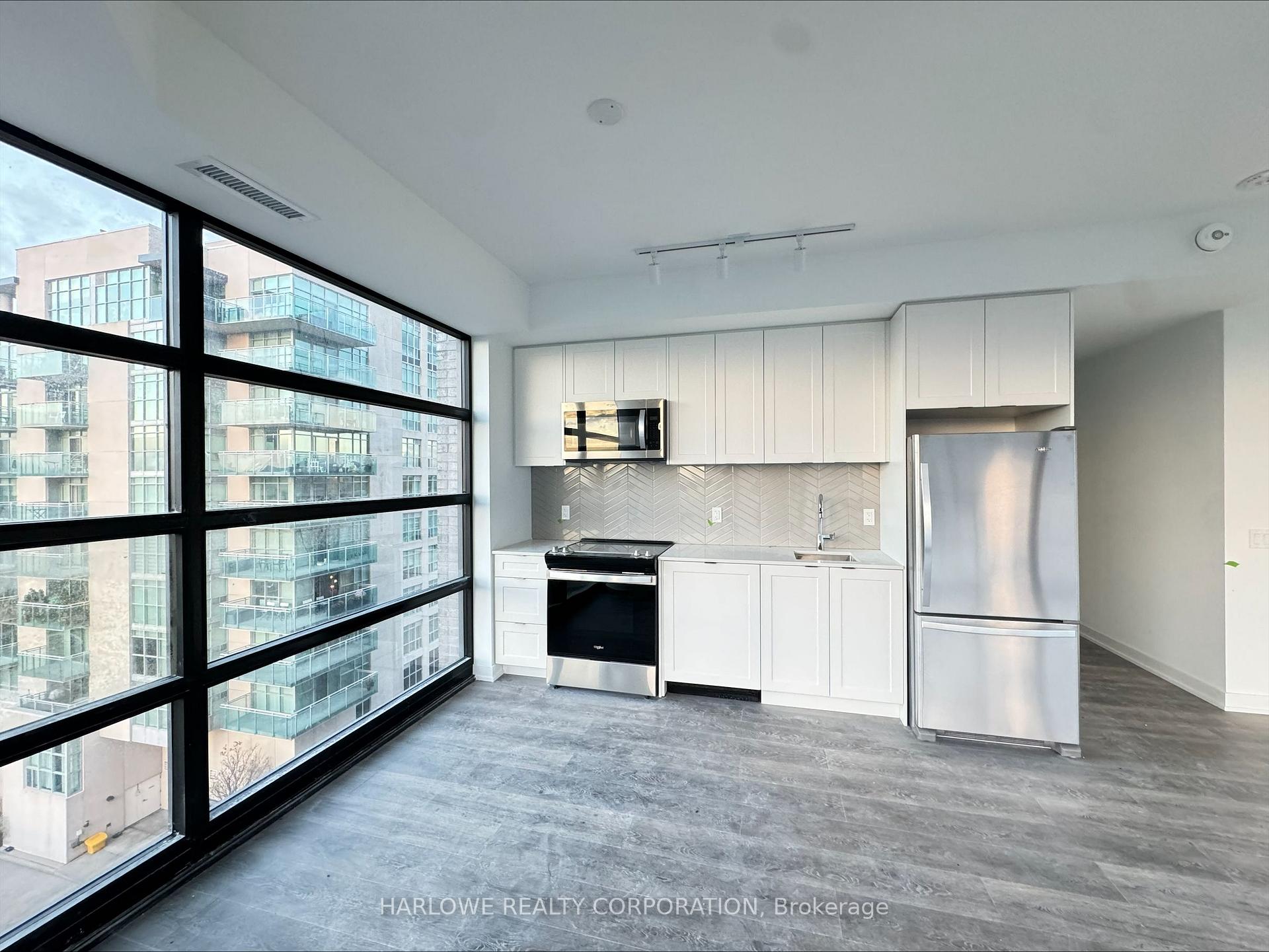 Front of Unit 609 A, 1606 Charles Street