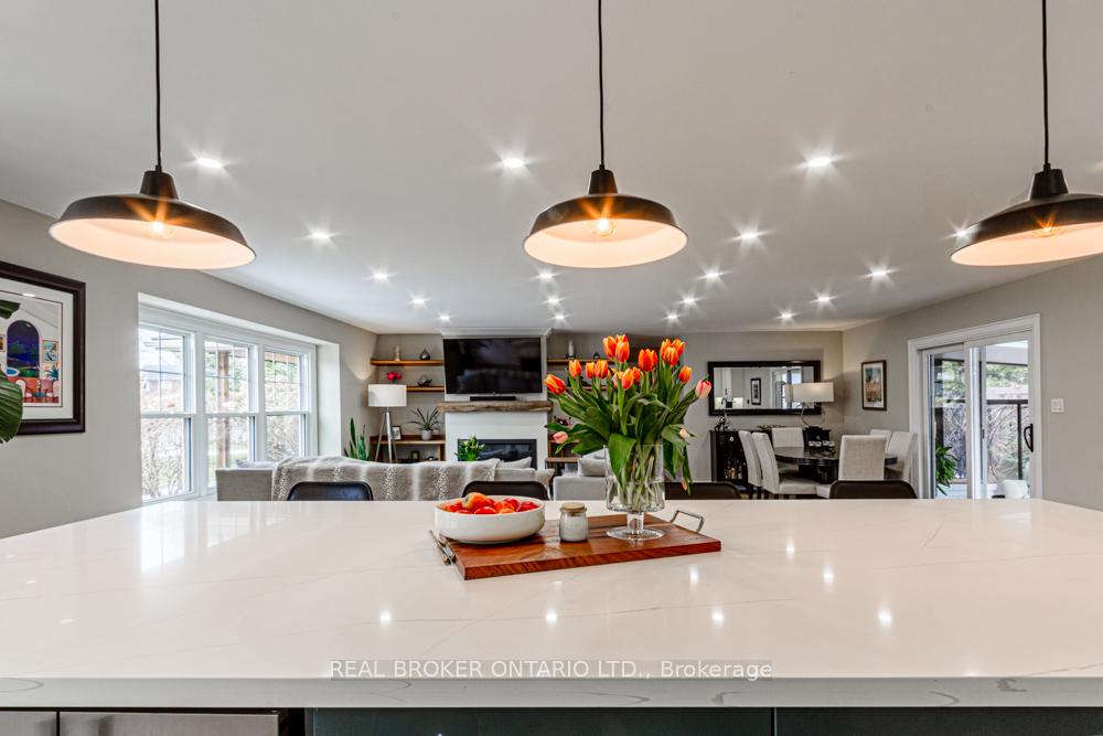 Photo 33 of 15 Coachman Crescent, Hamilton, Freelton — HOMEH