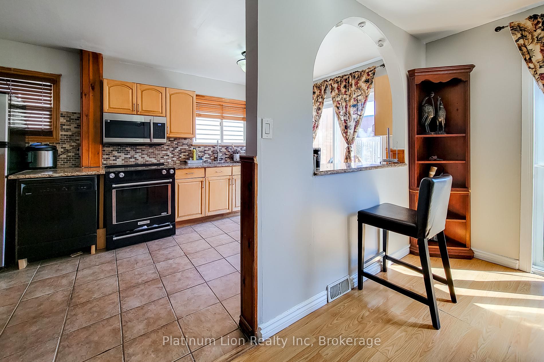 Photo 12 of 268 Avondale Street, Hamilton, Crown Point — HOMEH