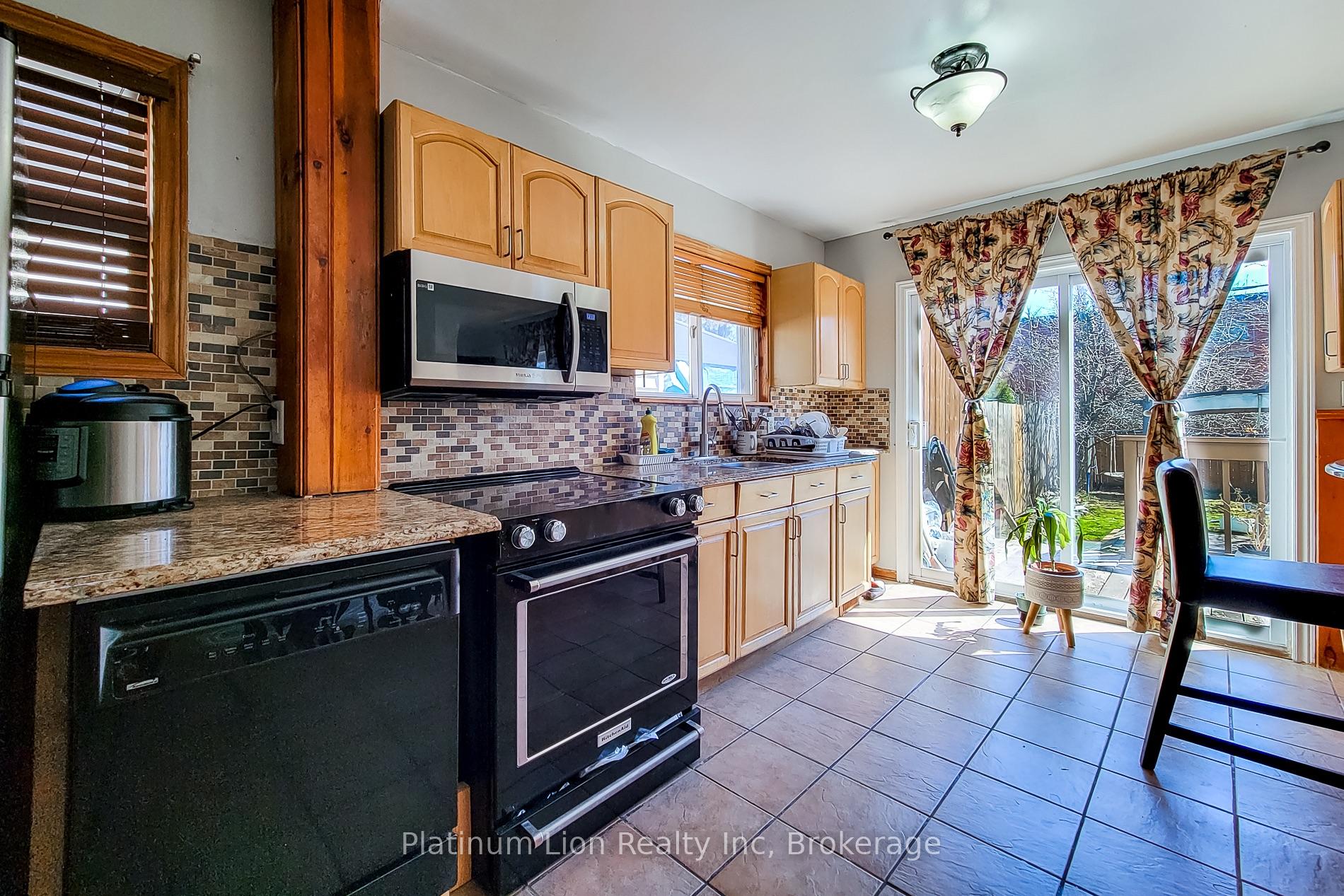 Photo 15 of 268 Avondale Street, Hamilton, Crown Point — HOMEH