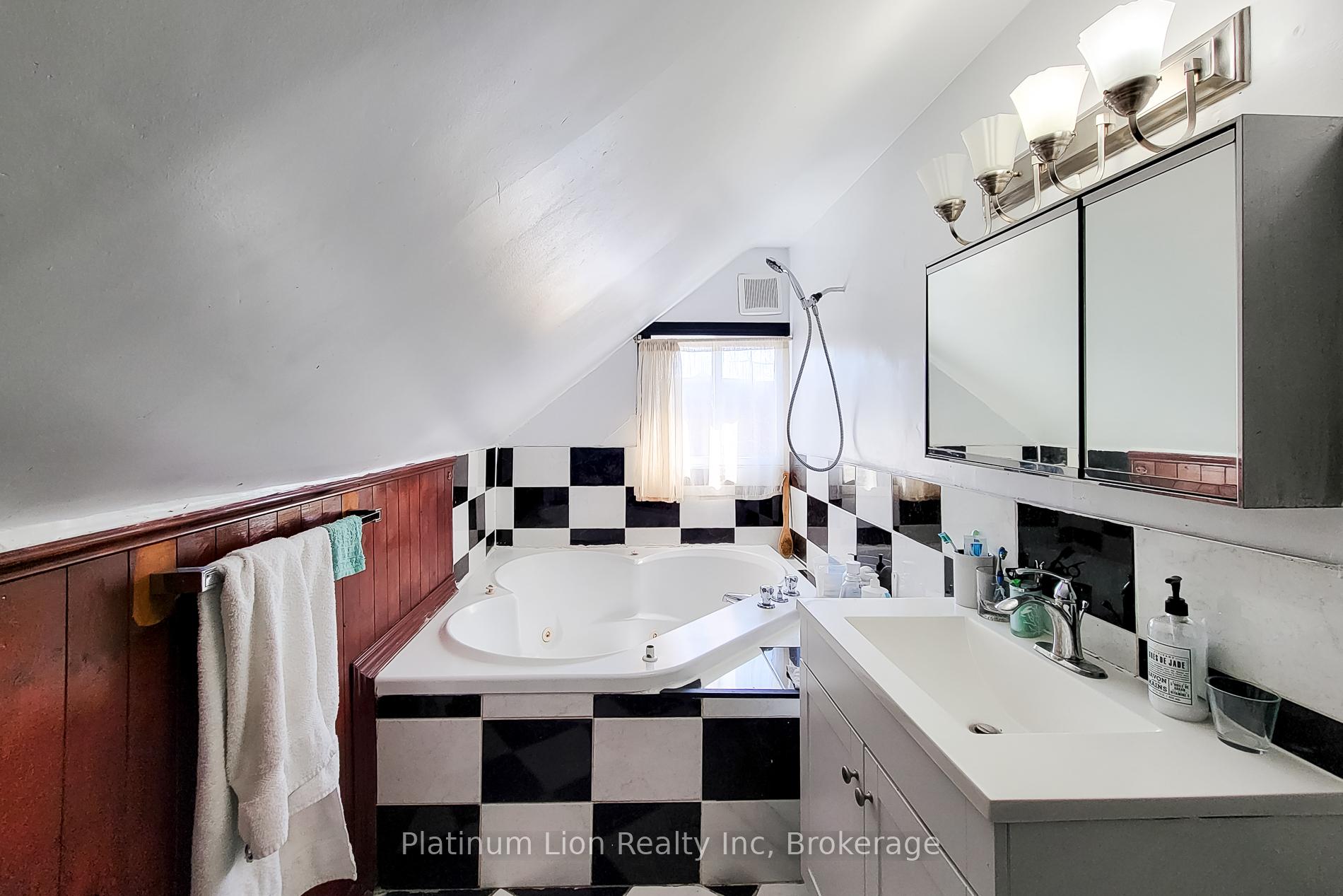 Photo 60 of 268 Avondale Street, Hamilton, Crown Point — HOMEH