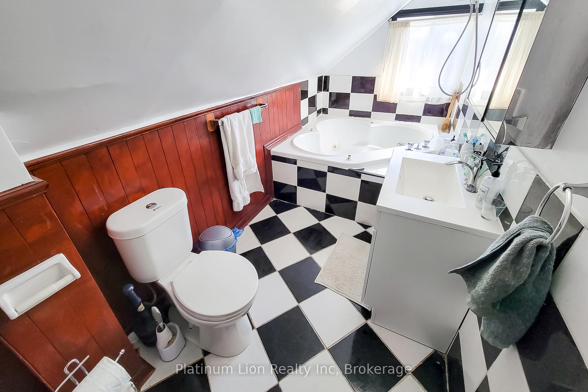 Photo 46 of 268 Avondale Street, Hamilton, Crown Point — HOMEH
