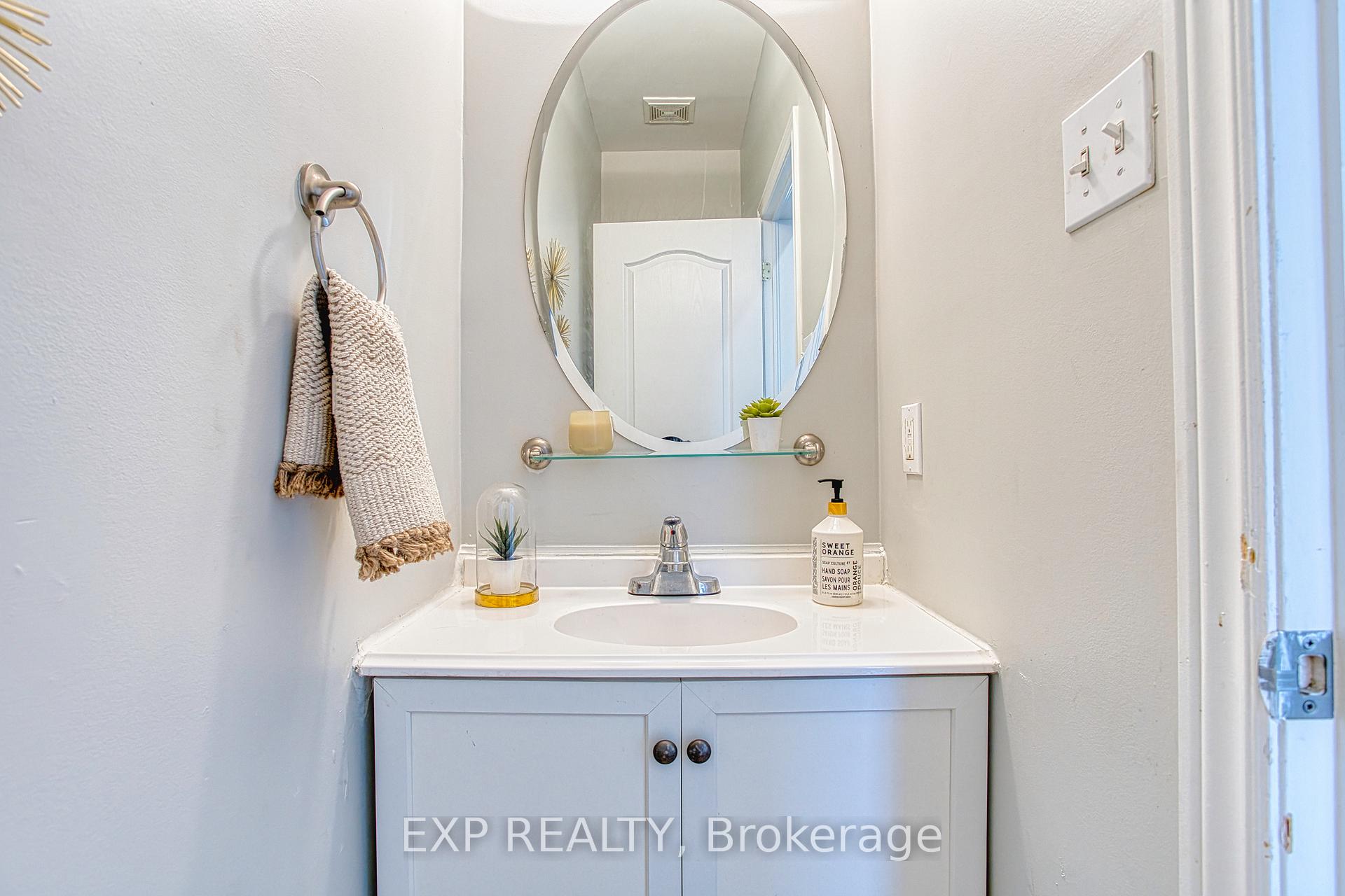 Photo 12 of 21 Pebble Valley Avenue, Hamilton, Winona Park — HOMEH