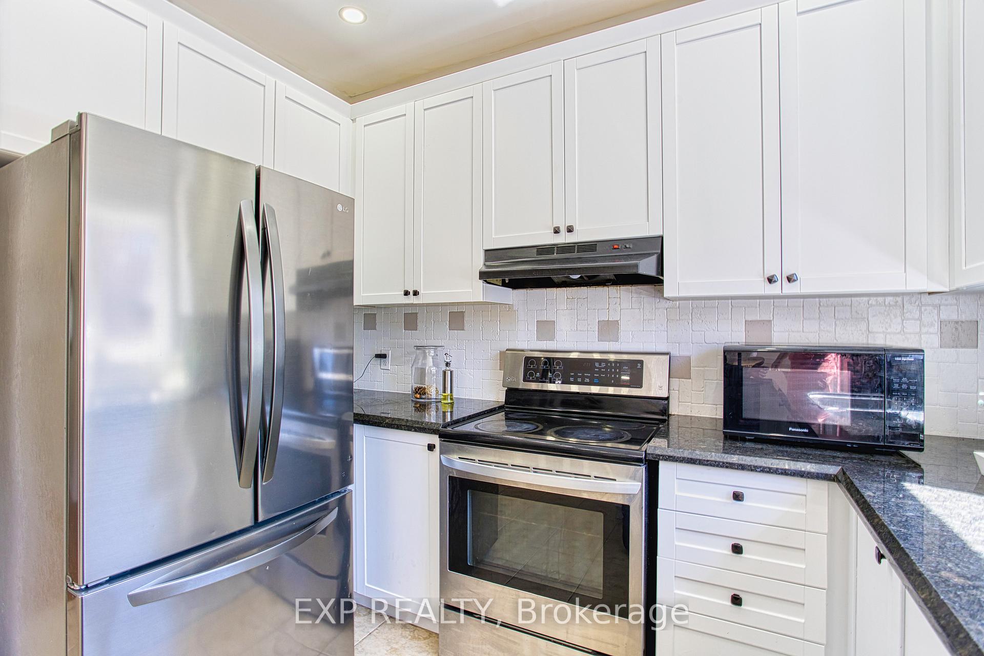 Photo 14 of 21 Pebble Valley Avenue, Hamilton, Winona Park — HOMEH
