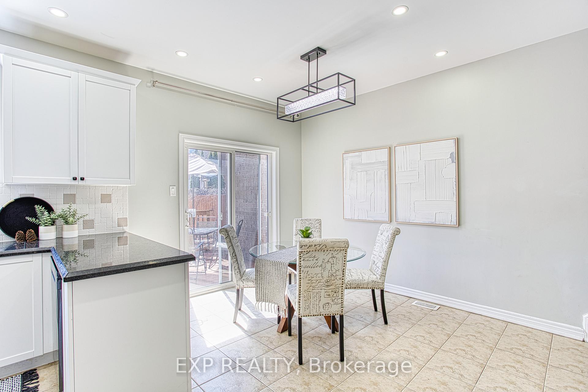 Photo 15 of 21 Pebble Valley Avenue, Hamilton, Winona Park — HOMEH