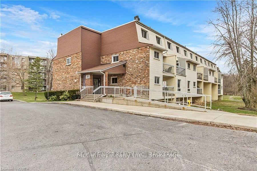 Front of Unit 110, 1010 Pembridge Crescent
