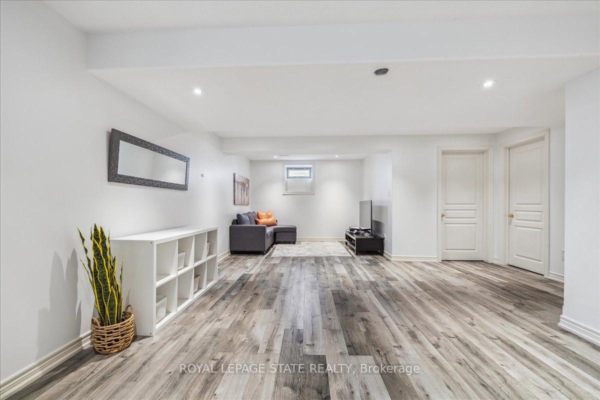 Photo 5 of 119 Great Oak Trail, Hamilton, Binbrook — HOMEH