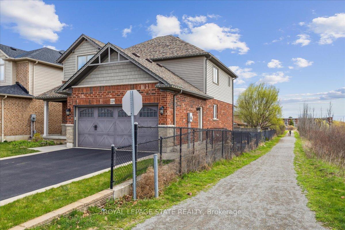 Photo 8 of 119 Great Oak Trail, Hamilton, Binbrook — HOMEH