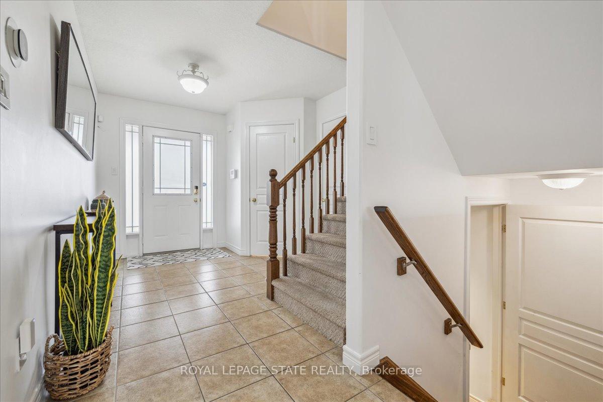 Photo 10 of 119 Great Oak Trail, Hamilton, Binbrook — HOMEH