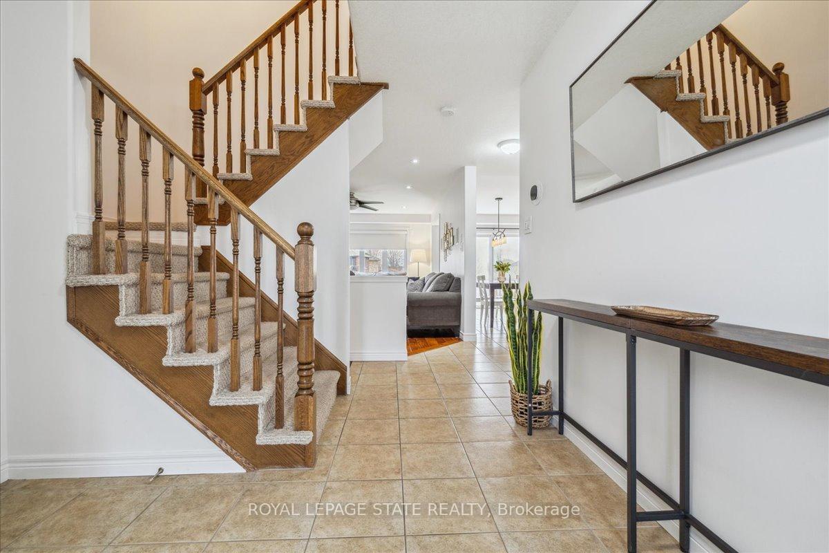 Photo 11 of 119 Great Oak Trail, Hamilton, Binbrook — HOMEH