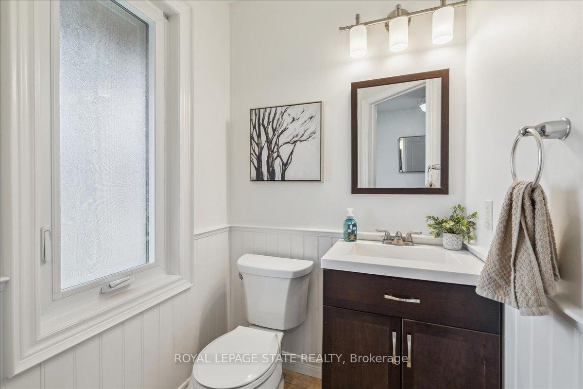 Photo 12 of 119 Great Oak Trail, Hamilton, Binbrook — HOMEH