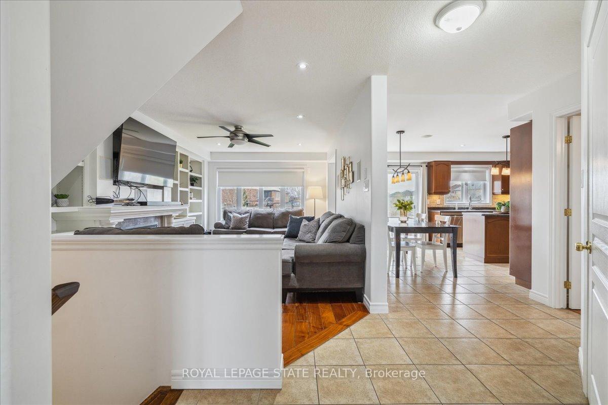 Photo 13 of 119 Great Oak Trail, Hamilton, Binbrook — HOMEH