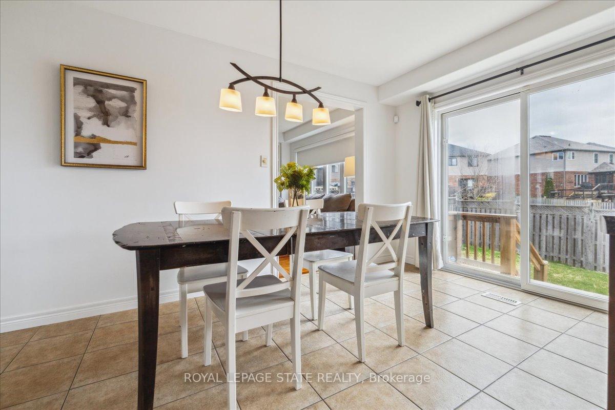 Photo 17 of 119 Great Oak Trail, Hamilton, Binbrook — HOMEH