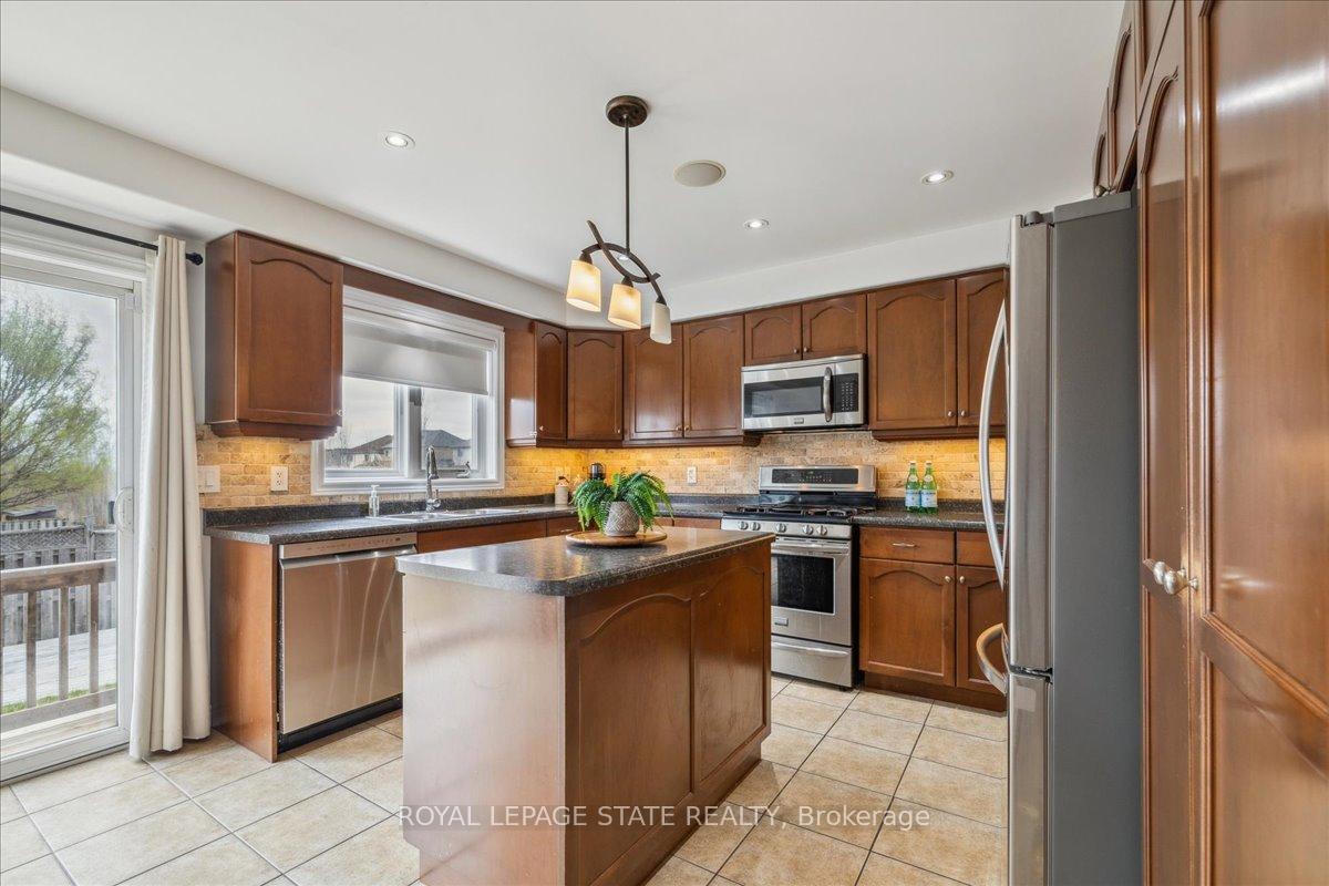 Photo 19 of 119 Great Oak Trail, Hamilton, Binbrook — HOMEH