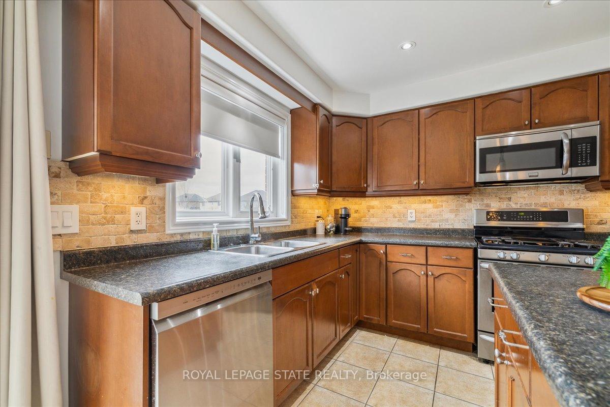 Photo 20 of 119 Great Oak Trail, Hamilton, Binbrook — HOMEH