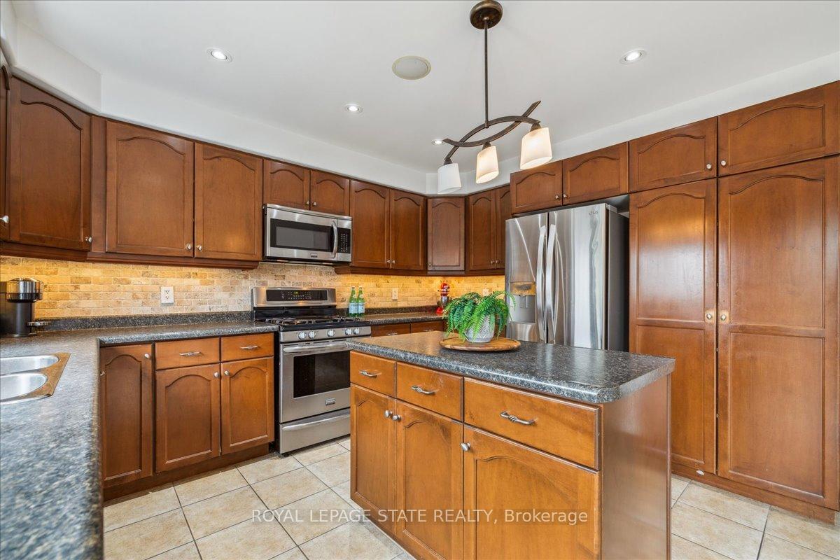 Photo 21 of 119 Great Oak Trail, Hamilton, Binbrook — HOMEH