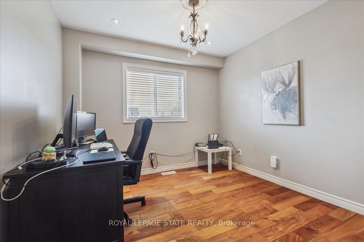 Photo 23 of 119 Great Oak Trail, Hamilton, Binbrook — HOMEH