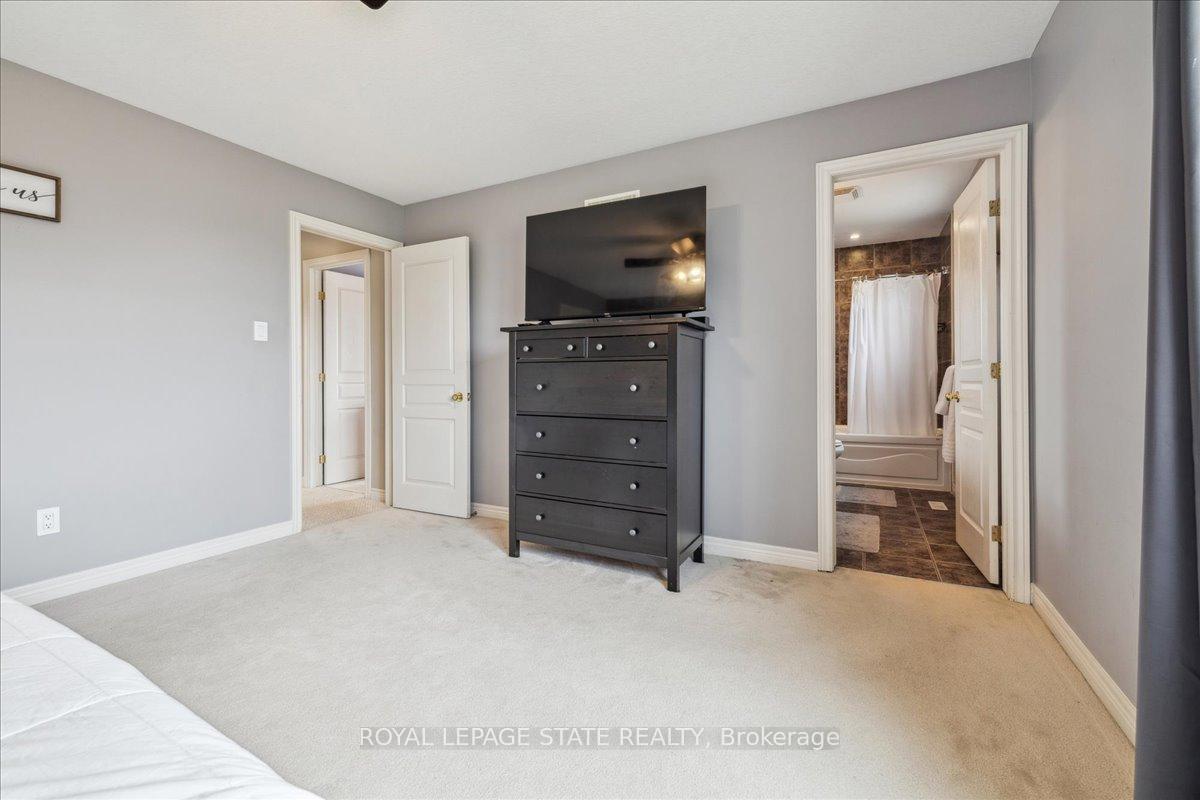 Photo 26 of 119 Great Oak Trail, Hamilton, Binbrook — HOMEH
