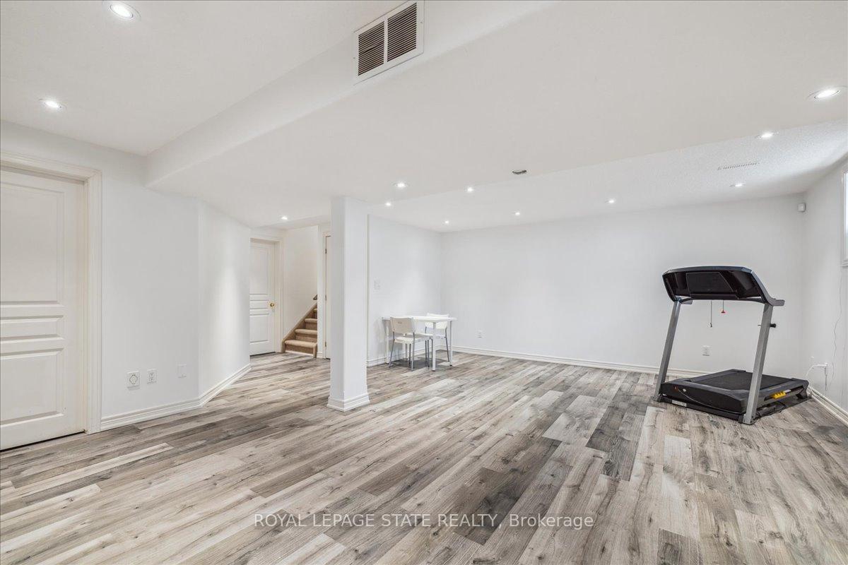 Photo 33 of 119 Great Oak Trail, Hamilton, Binbrook — HOMEH