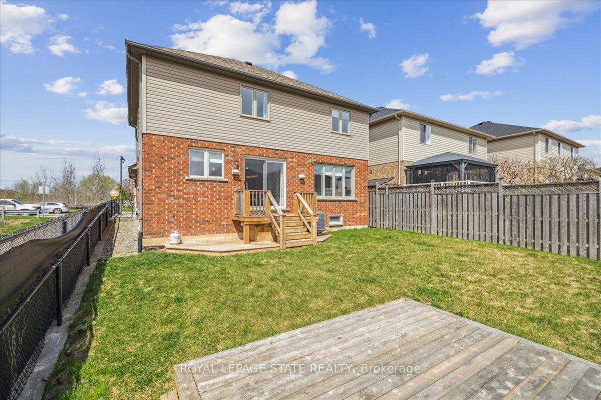 Photo 37 of 119 Great Oak Trail, Hamilton, Binbrook — HOMEH