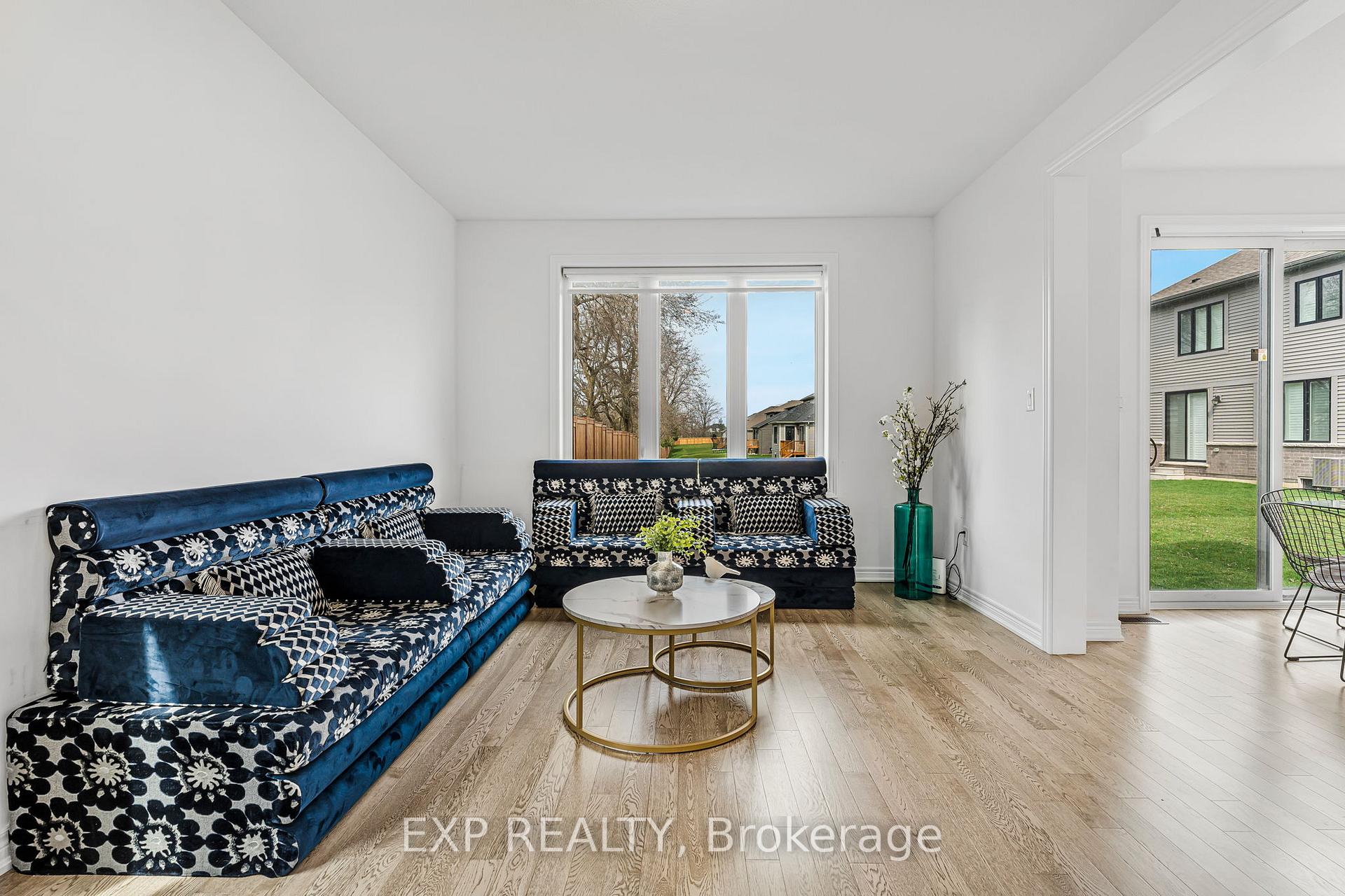 Photo 8 of 102 Marion Street, Hamilton, Mount Hope — HOMEH