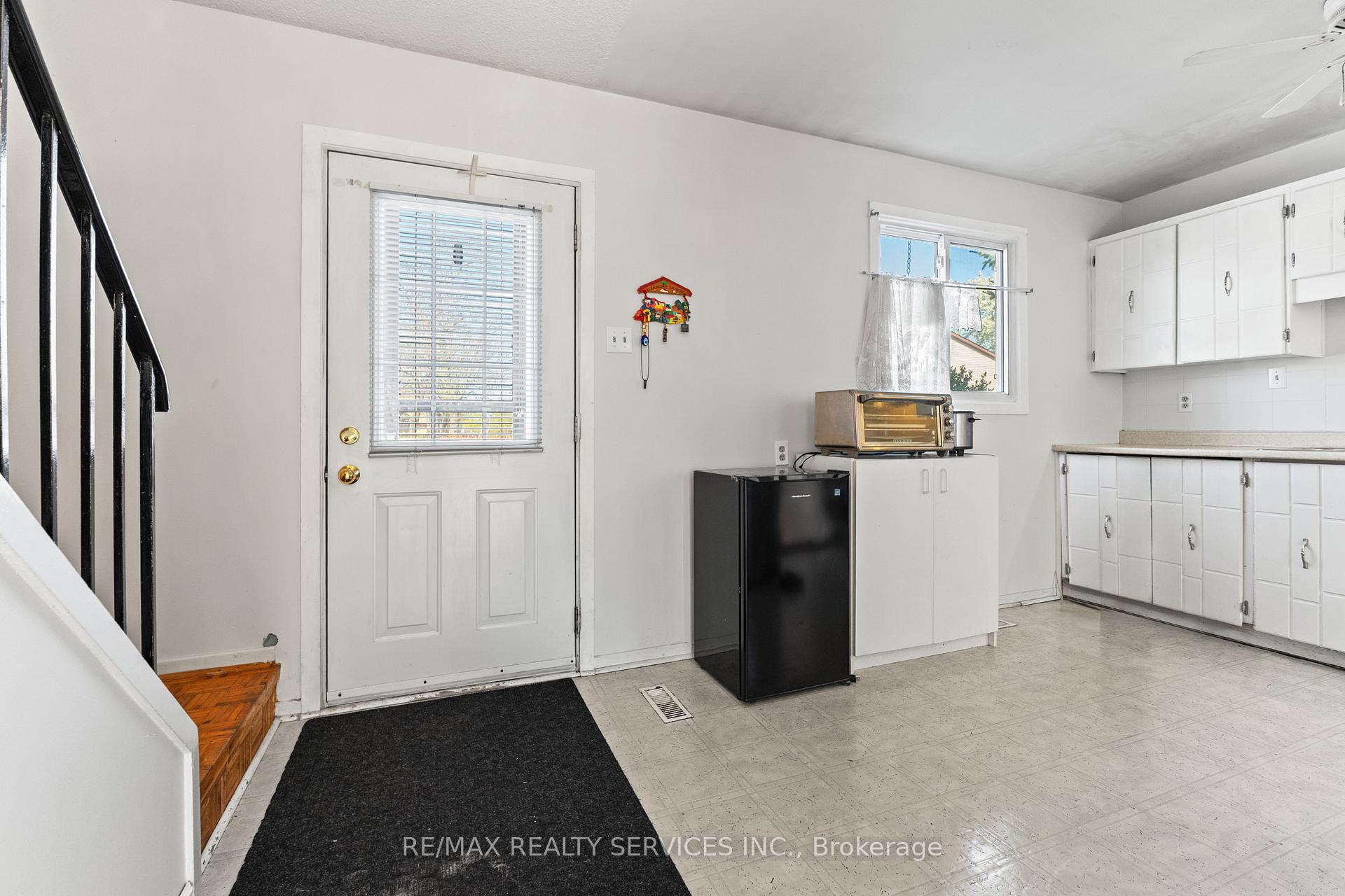 Photo 8 of Unit 30, 57 Hansen Road N, Brampton, Madoc — HOMEH