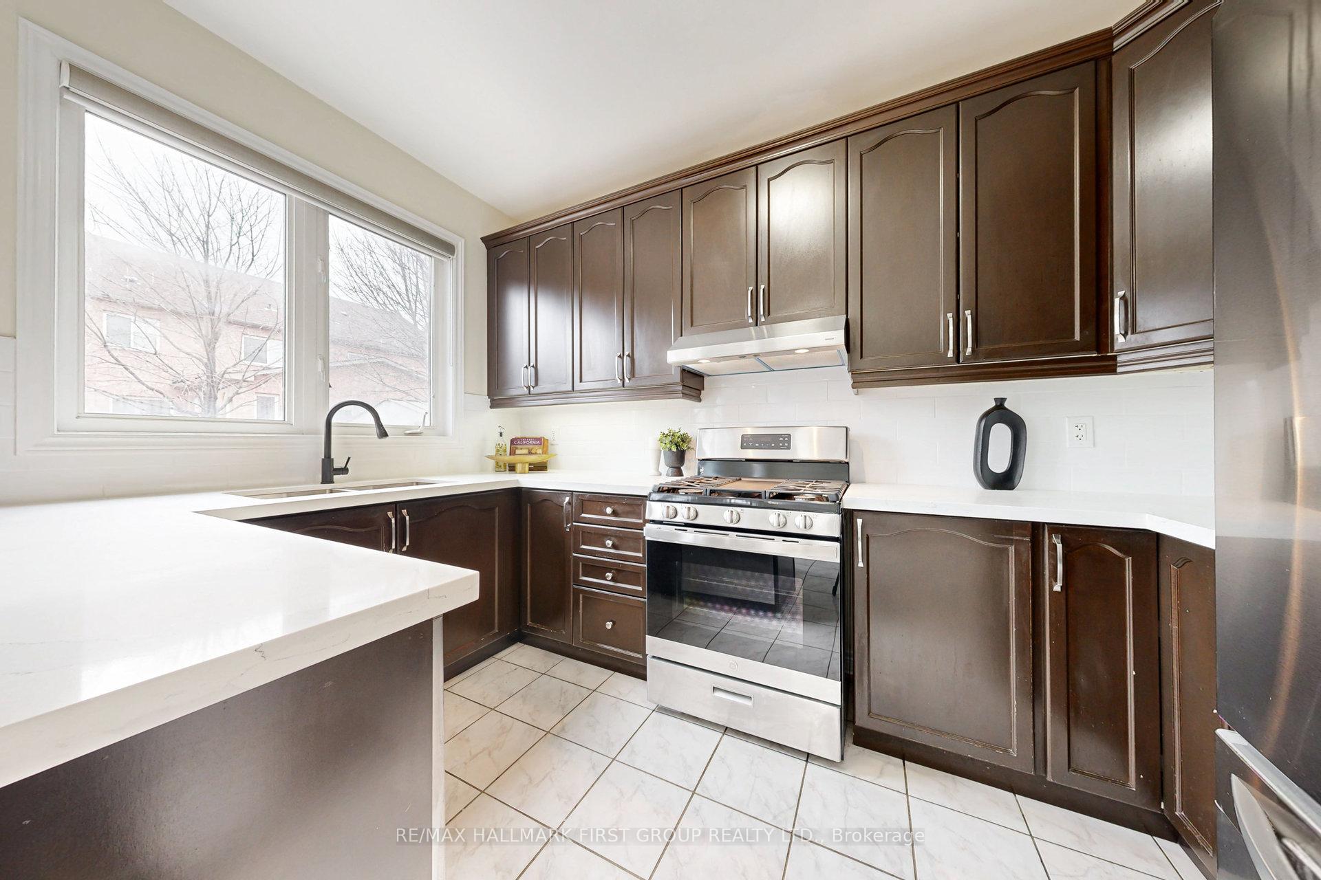 Photo 15 of 35 Everingham Circle, Brampton, Sandringham-Wellington — HOMEH