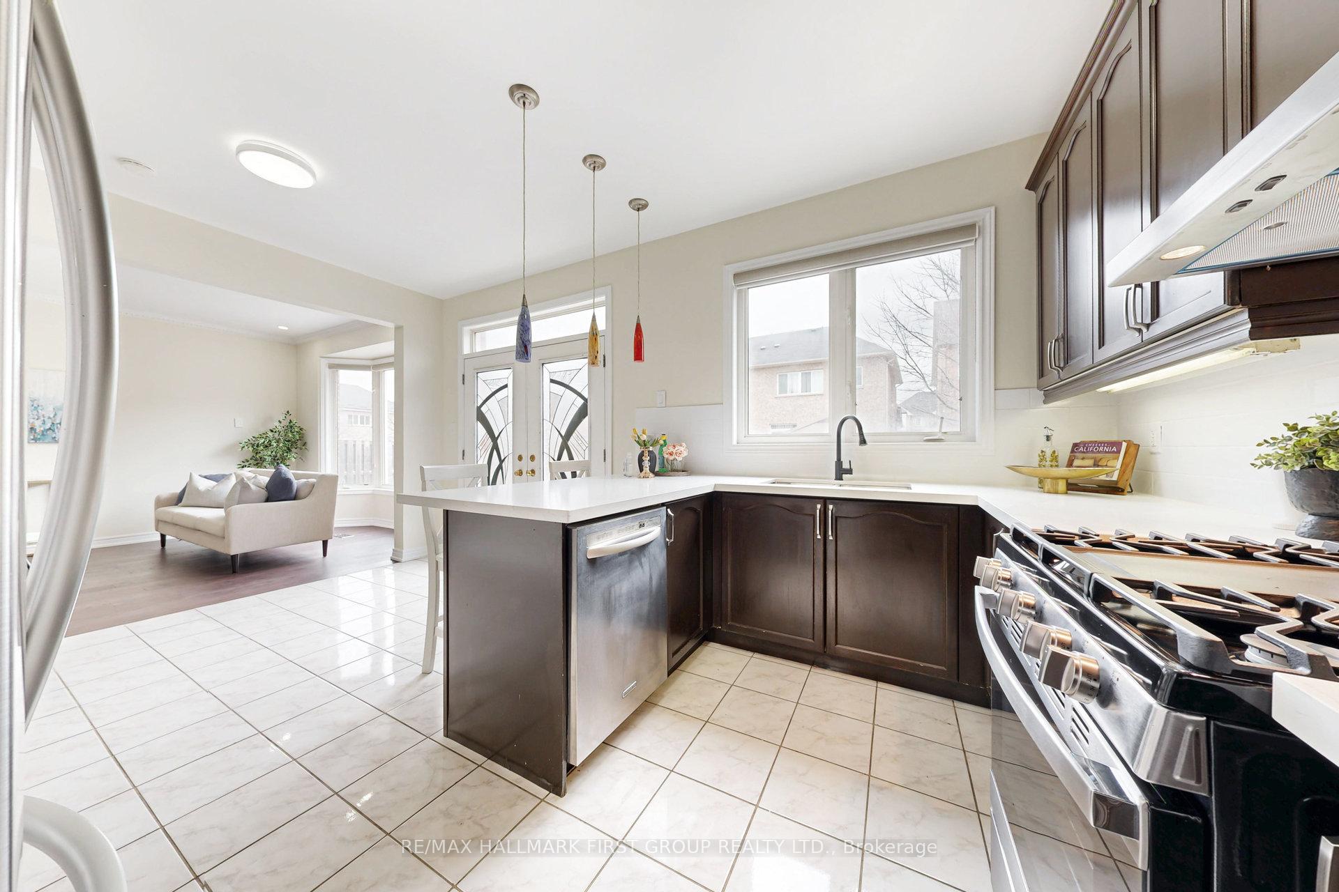 Photo 16 of 35 Everingham Circle, Brampton, Sandringham-Wellington — HOMEH
