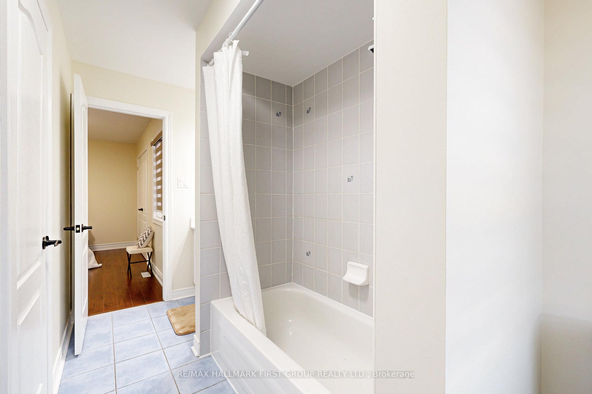 Photo 34 of 35 Everingham Circle, Brampton, Sandringham-Wellington — HOMEH