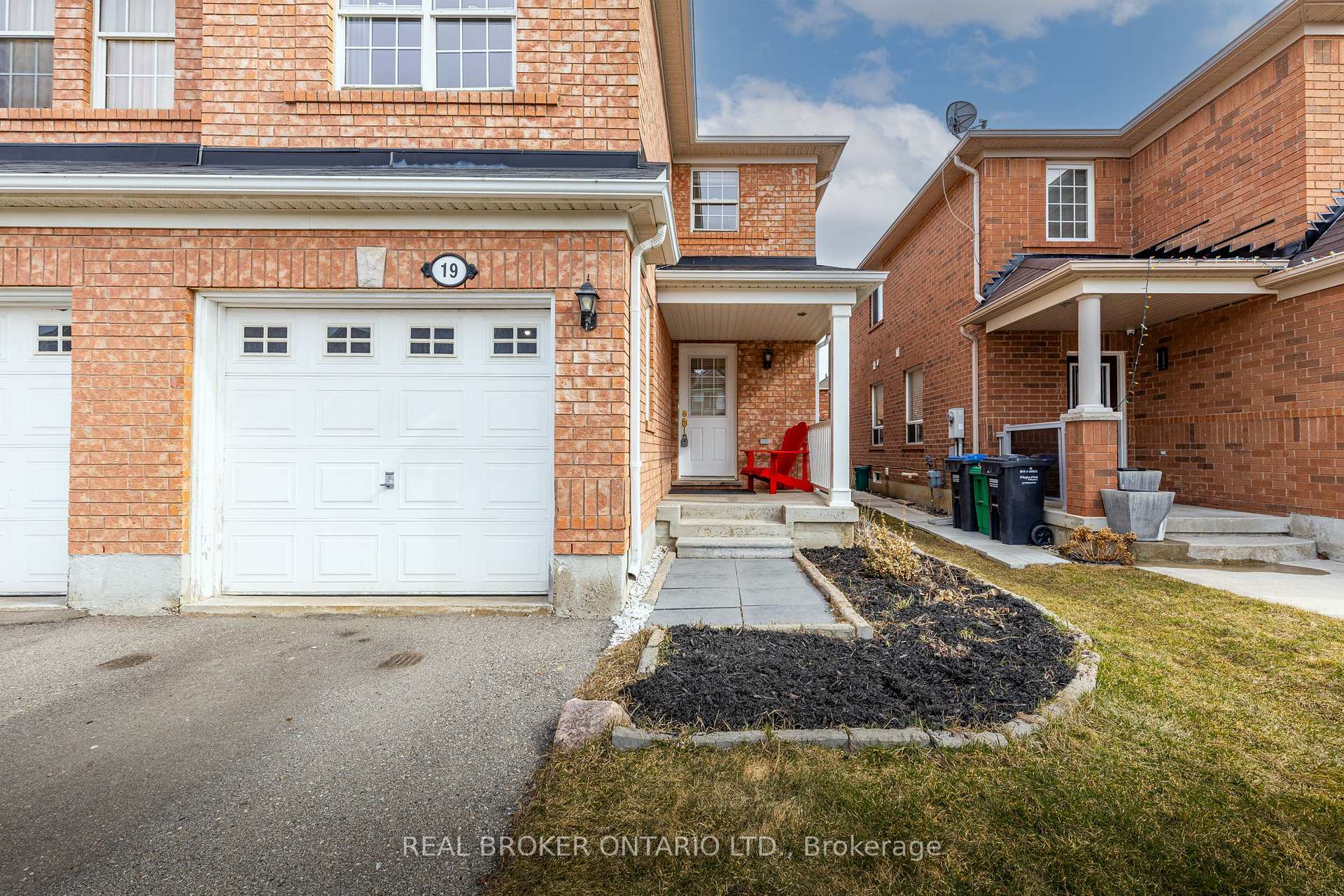 Photo 5 of 19 Coachlight Crescent, Brampton, Vales of Castlemore — HOMEH