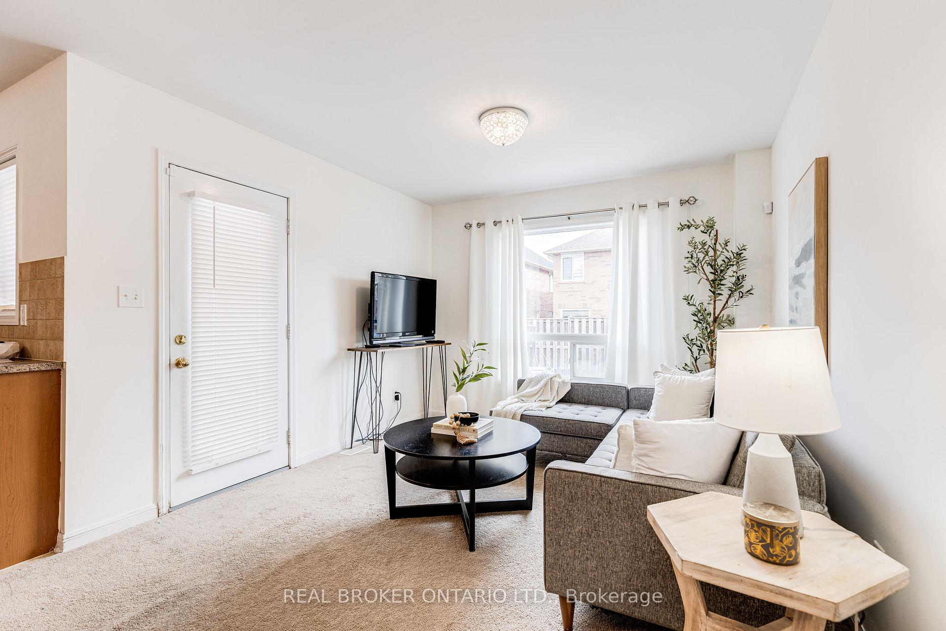 Photo 8 of 19 Coachlight Crescent, Brampton, Vales of Castlemore — HOMEH