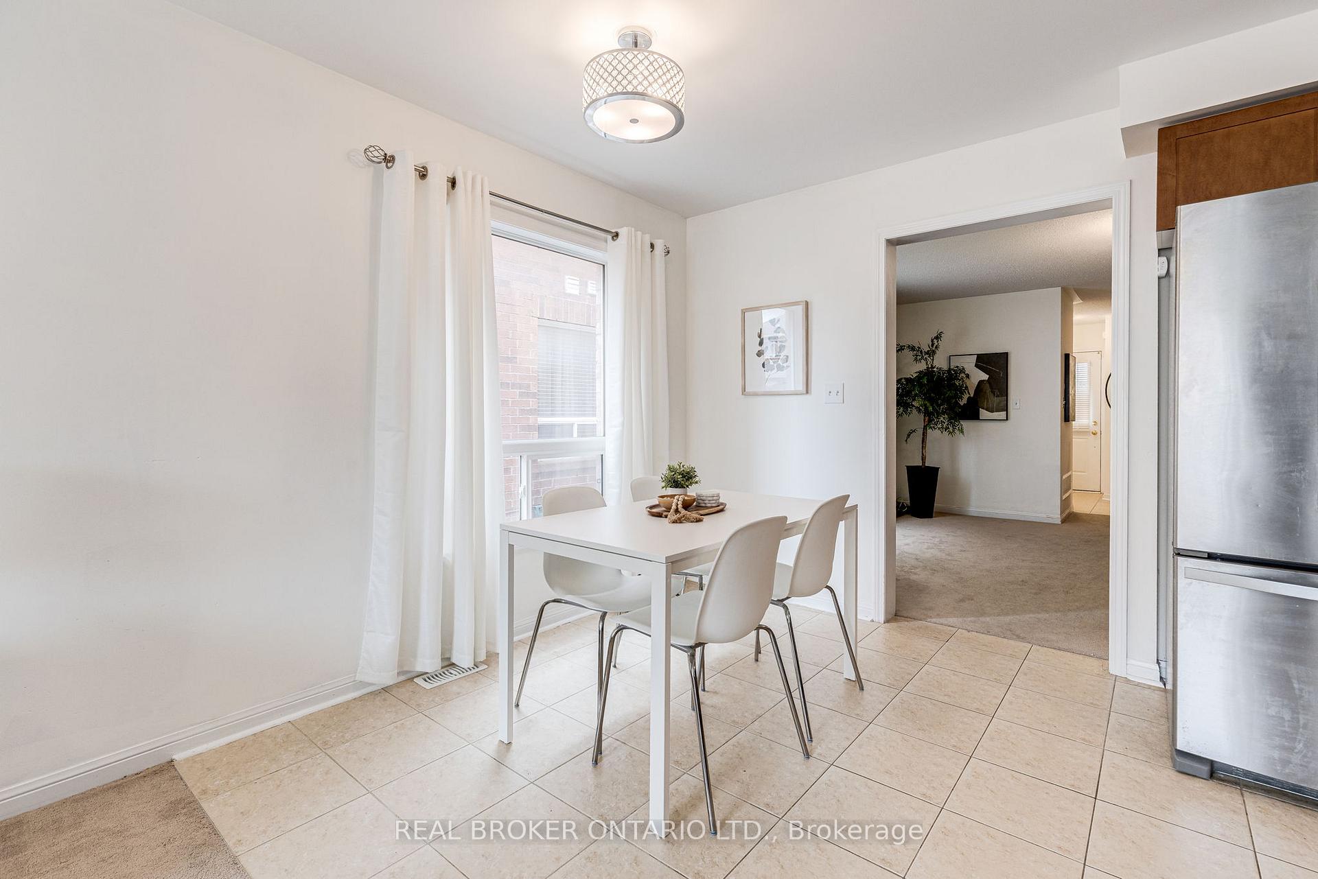 Photo 11 of 19 Coachlight Crescent, Brampton, Vales of Castlemore — HOMEH