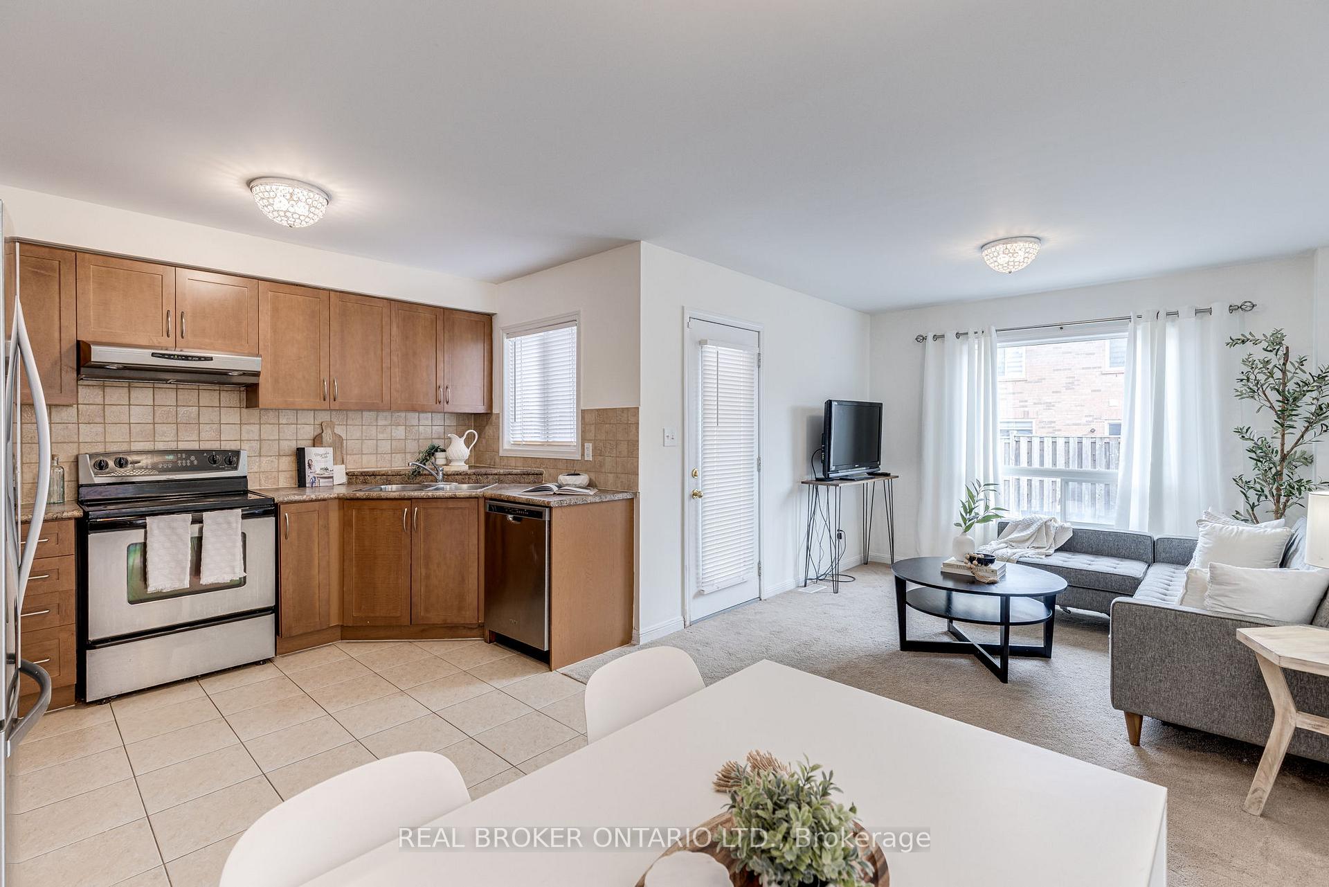 Photo 12 of 19 Coachlight Crescent, Brampton, Vales of Castlemore — HOMEH