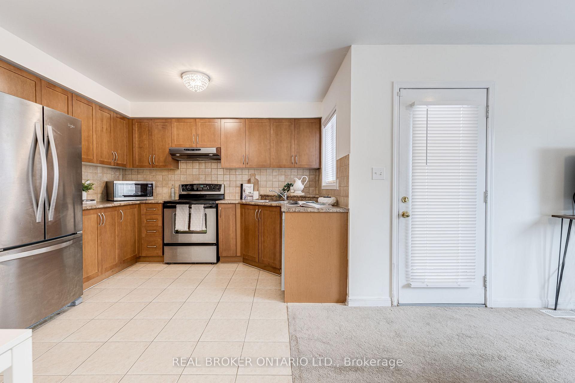 Photo 13 of 19 Coachlight Crescent, Brampton, Vales of Castlemore — HOMEH