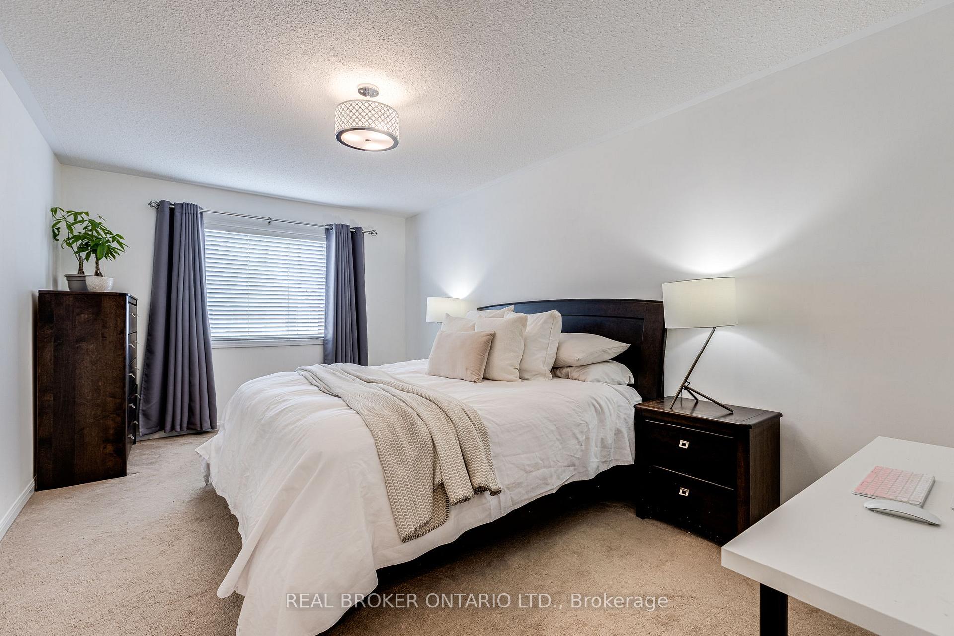Photo 20 of 19 Coachlight Crescent, Brampton, Vales of Castlemore — HOMEH