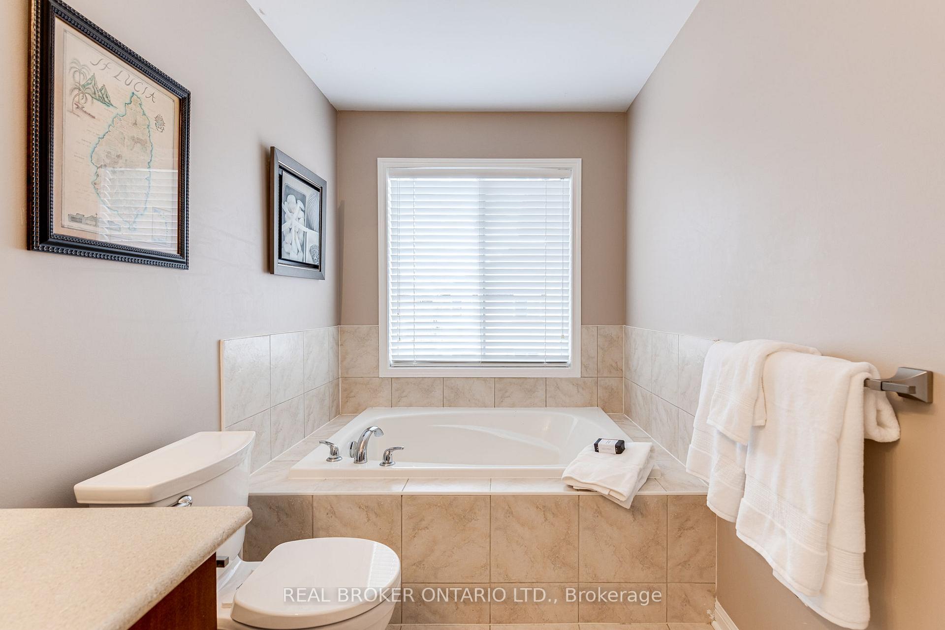 Photo 22 of 19 Coachlight Crescent, Brampton, Vales of Castlemore — HOMEH