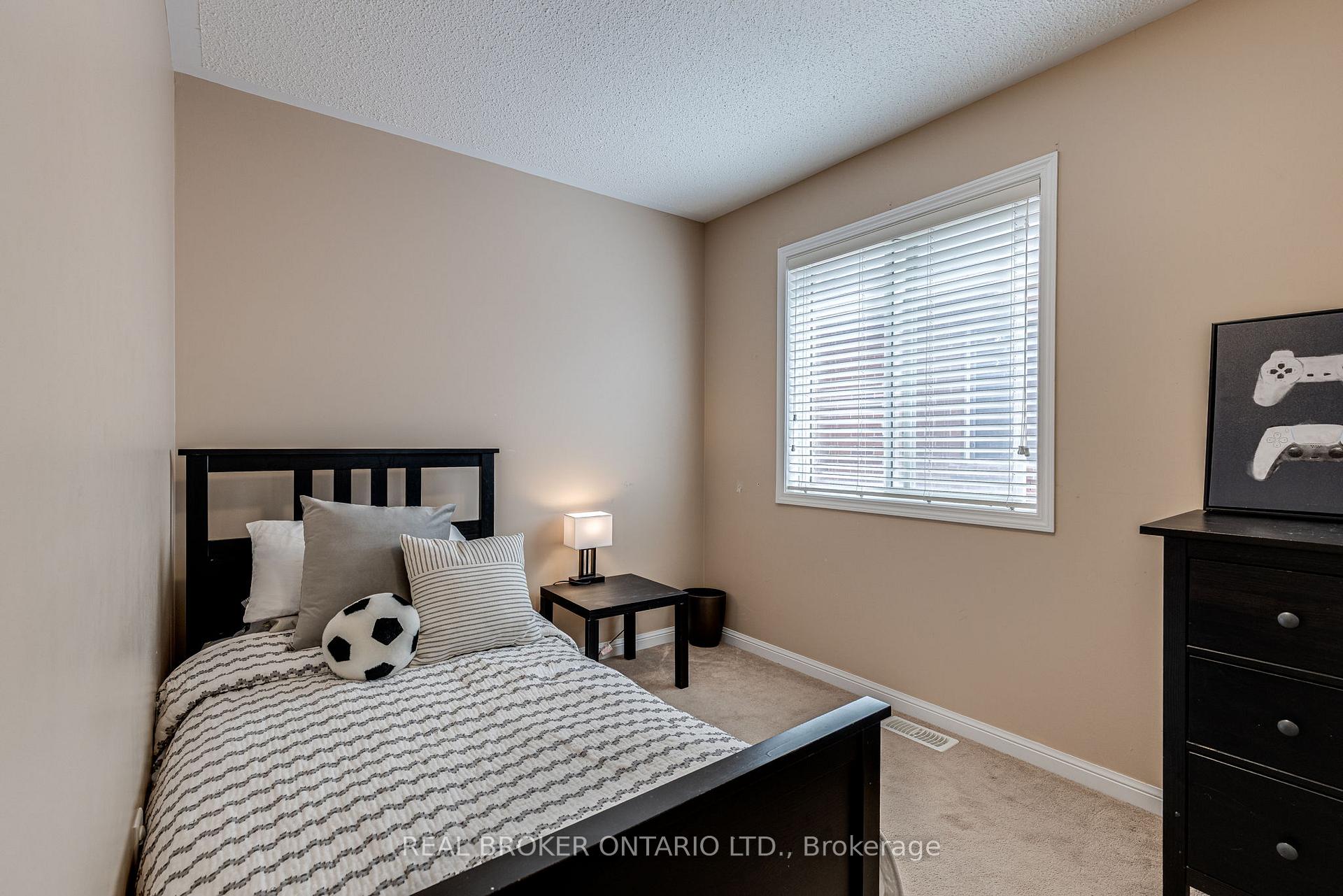 Photo 26 of 19 Coachlight Crescent, Brampton, Vales of Castlemore — HOMEH